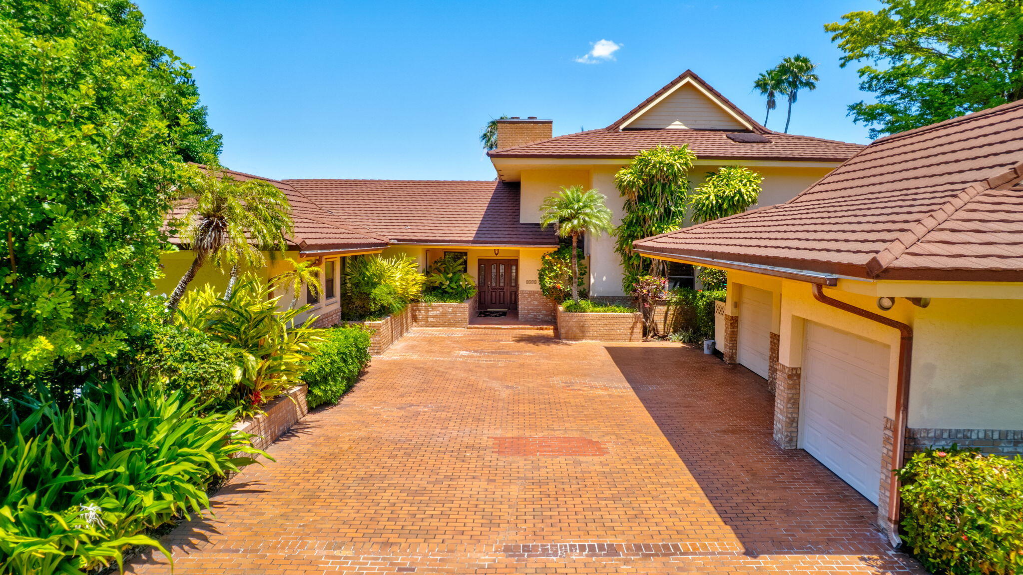 Property for Sale at 8541 Estate Drive, West Palm Beach, Palm Beach County, Florida - Bedrooms: 4 
Bathrooms: 4.5  - $1,750,000
