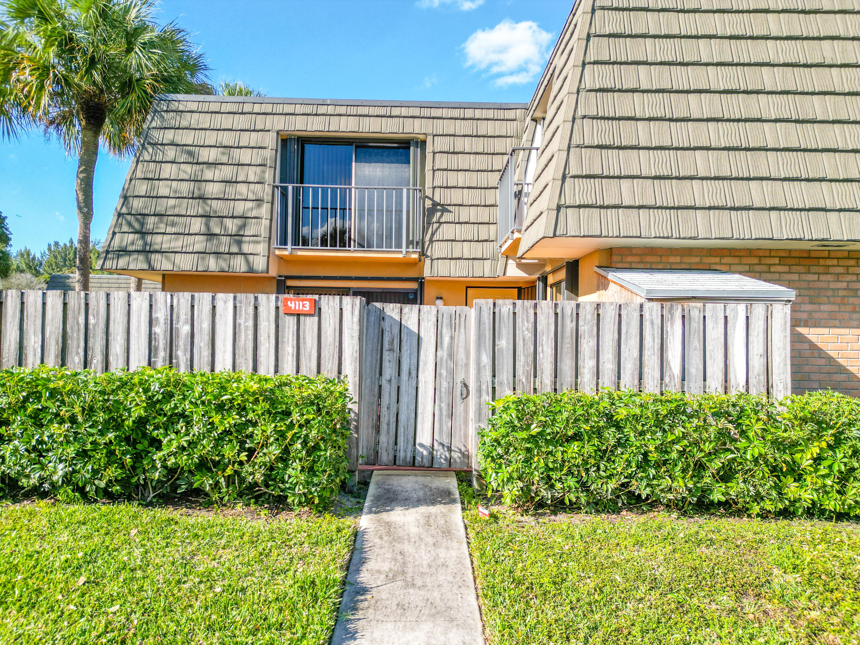 4113 41st Way, West Palm Beach, Palm Beach County, Florida - 2 Bedrooms  
2.5 Bathrooms - 