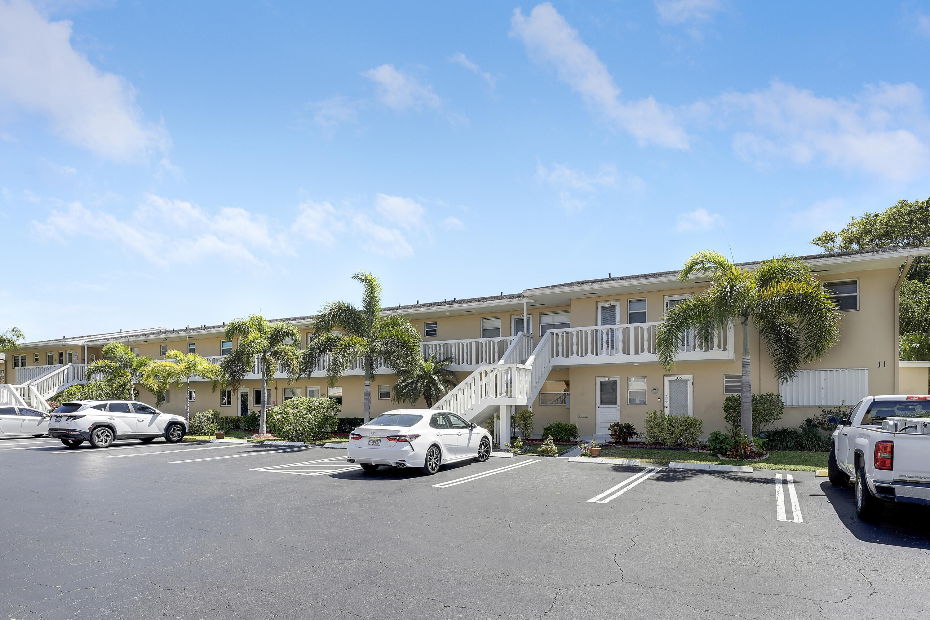 2132 Ne 1st Way 204, Boynton Beach, Palm Beach County, Florida - 1 Bedrooms  
1.5 Bathrooms - 