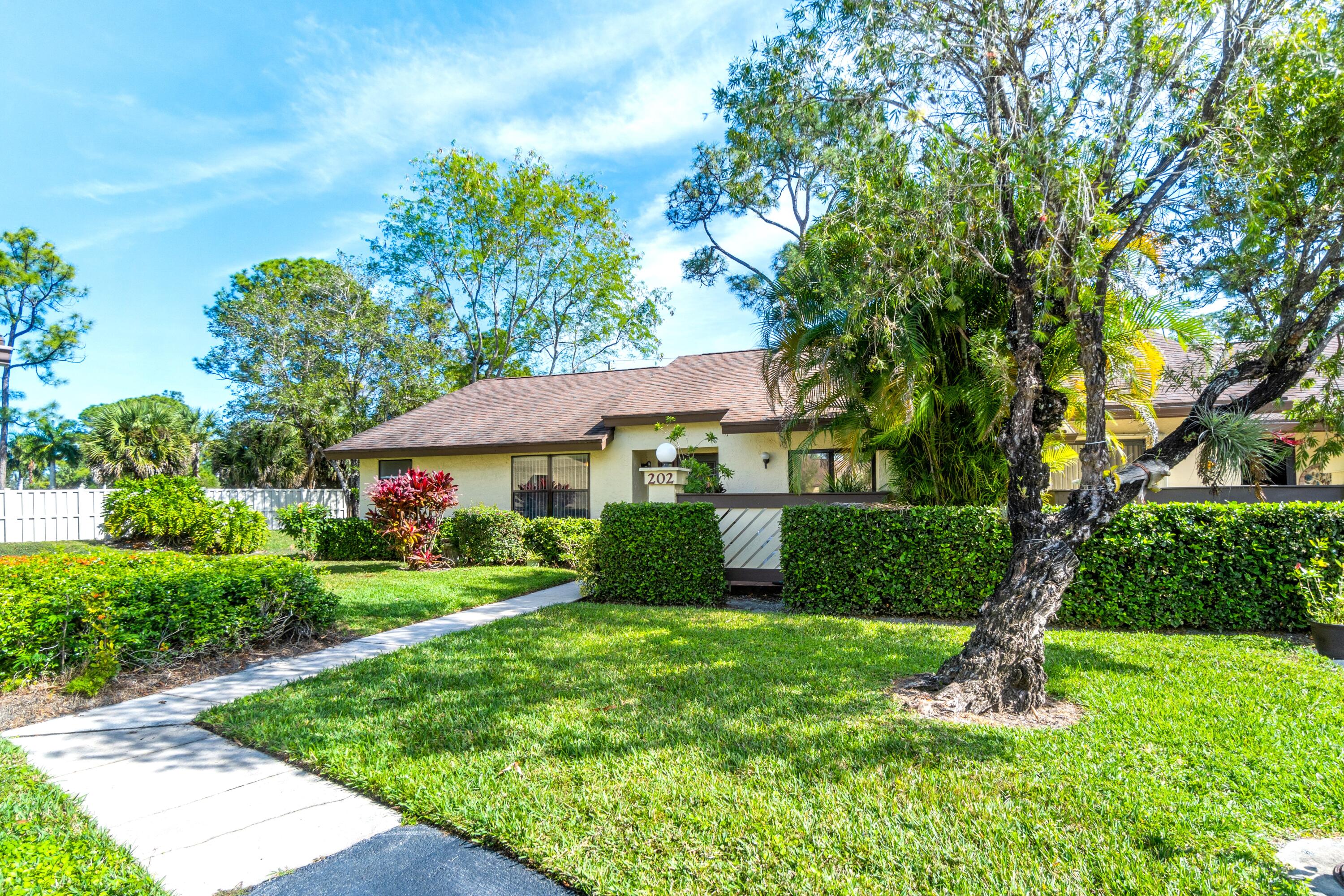 202 Star Clusters Court, Royal Palm Beach, Palm Beach County, Florida - 2 Bedrooms  
2 Bathrooms - 