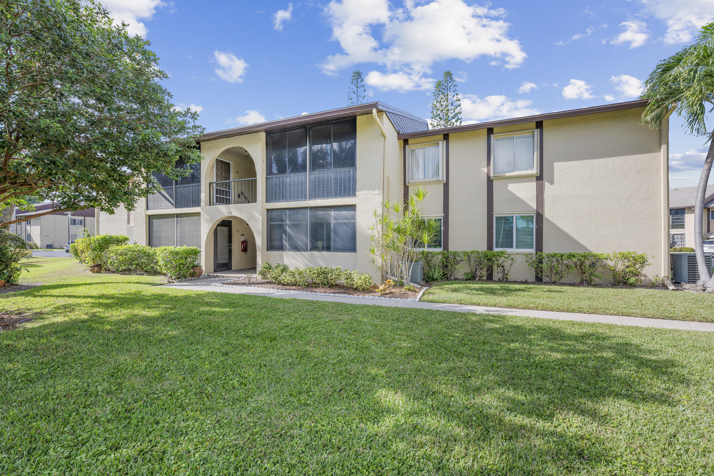 313 Pine Ridge Circle C2 Cir, Greenacres, Palm Beach County, Florida - 2 Bedrooms  
1 Bathrooms - 