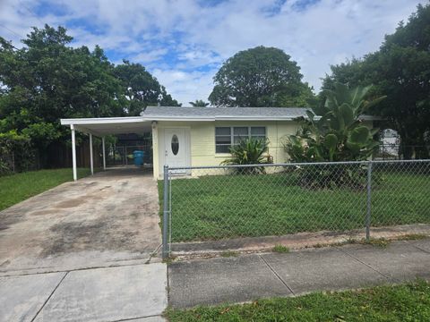 Photo of 301 NW 16th Ct, Boynton Beach, FL 33435 (MLS # RX-11129319)