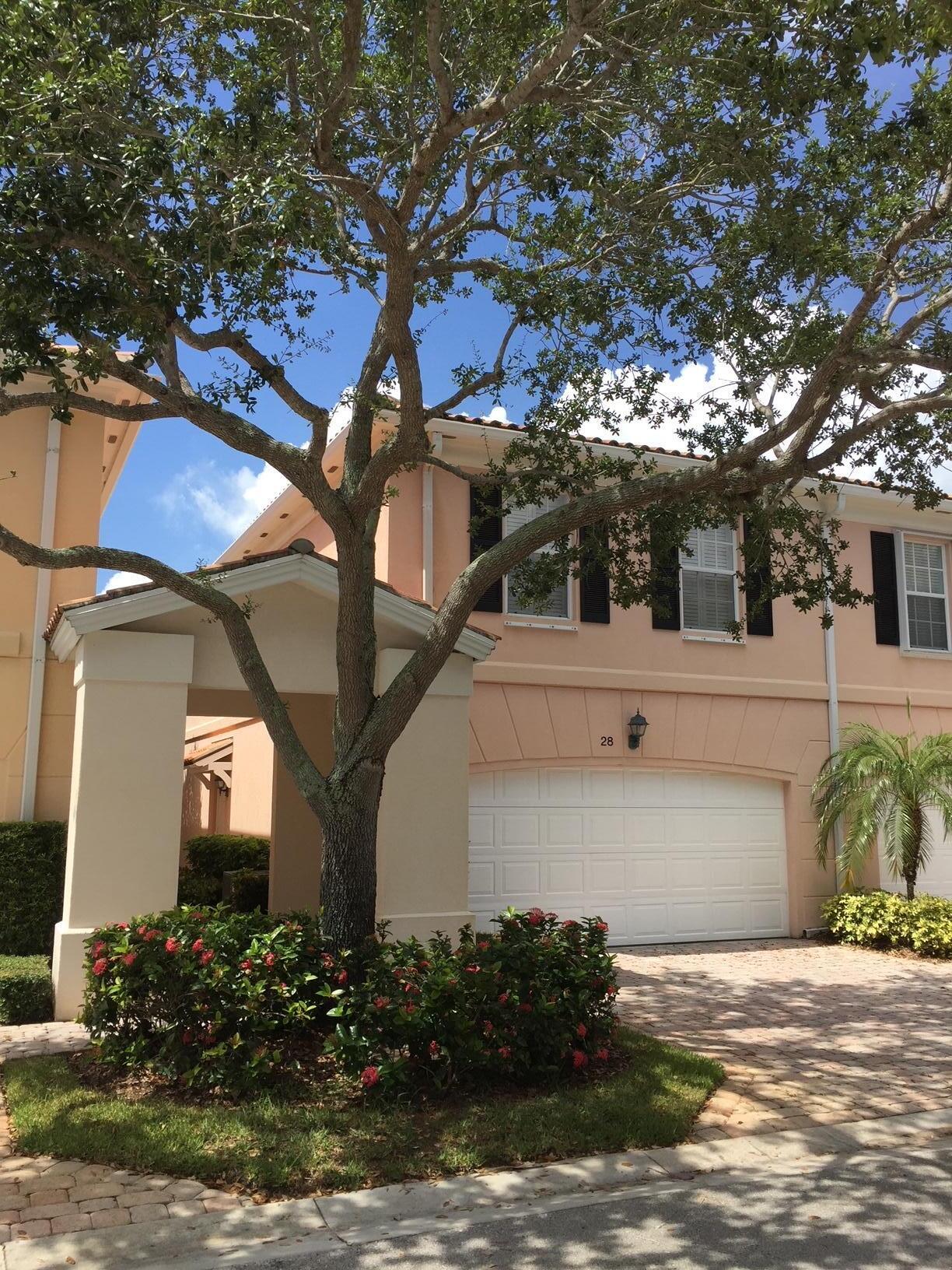 28 Live Oak Circle, Tequesta, Palm Beach County, Florida - 3 Bedrooms  
2.5 Bathrooms - 