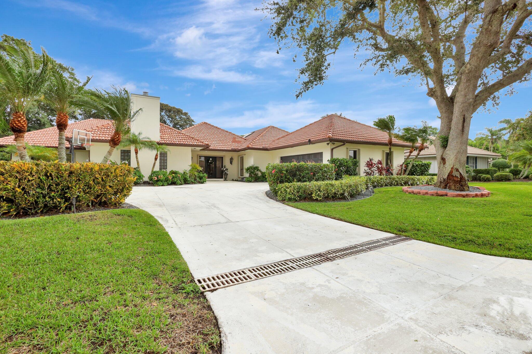 2 Durness Court, Palm Beach Gardens, Palm Beach County, Florida - 4 Bedrooms  
3 Bathrooms - 