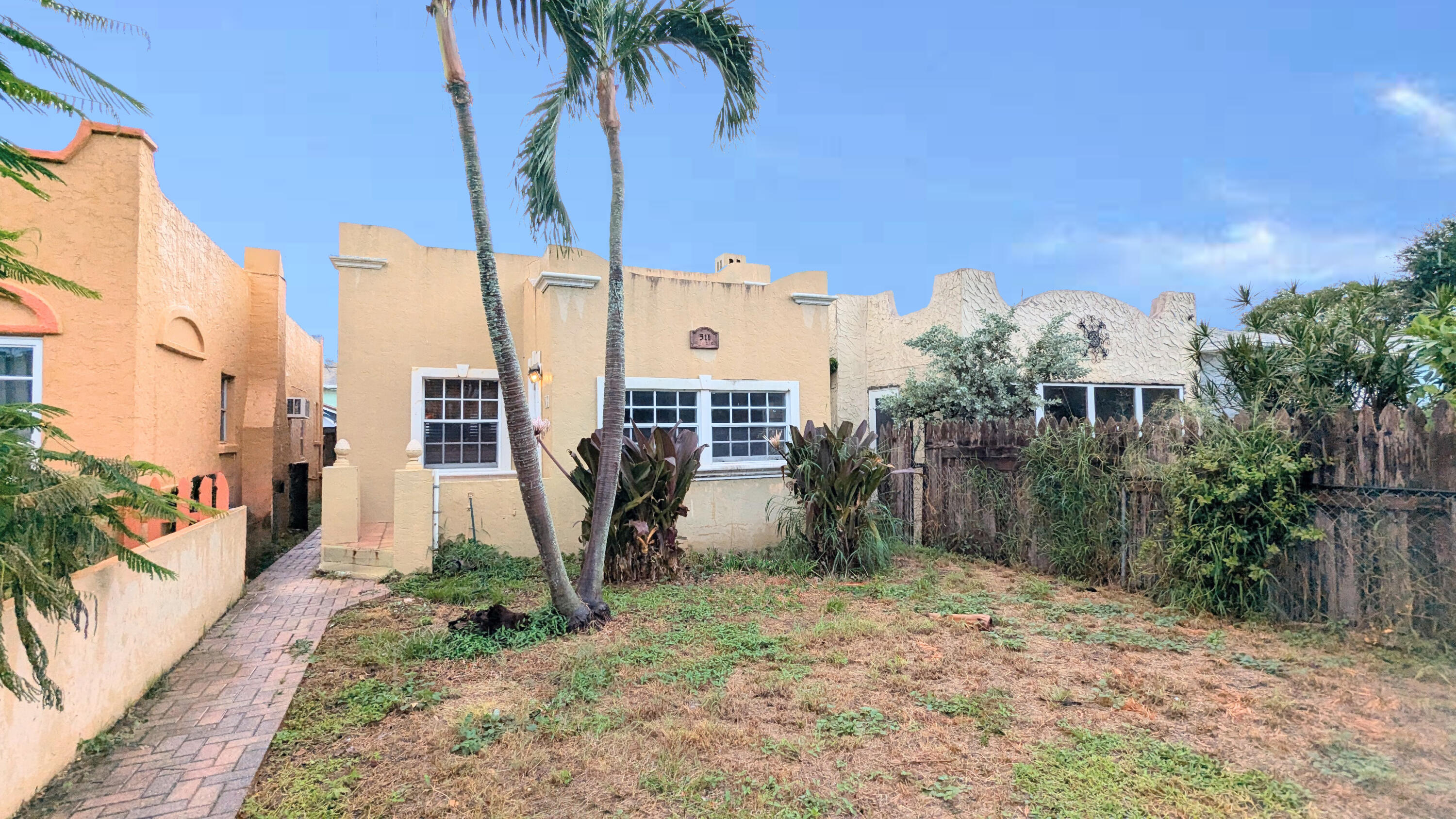 Property for Sale at 511 S K Street, Lake Worth Beach, Palm Beach County, Florida - Bedrooms: 2 
Bathrooms: 1  - $279,900