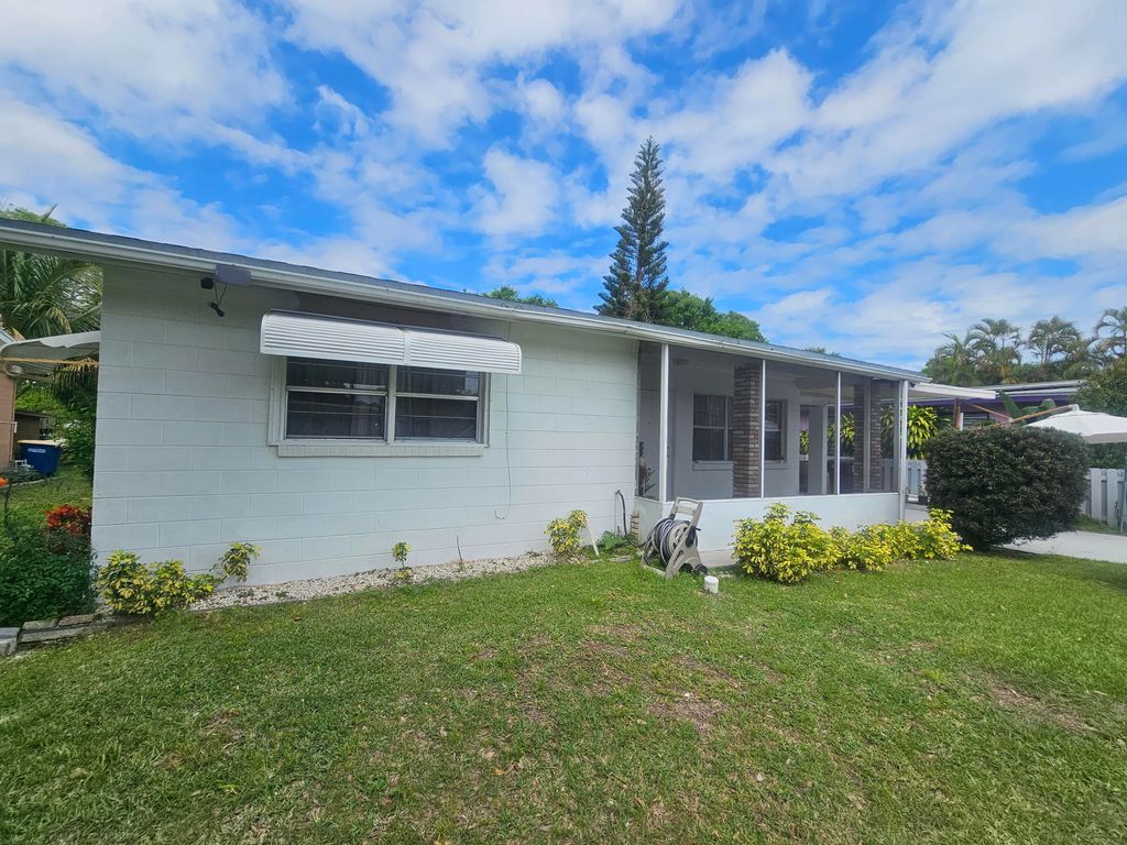 Photo of 1105 Sunrise Boulevard, Fort Pierce, FL 34950 (MLS # RX-11055932)