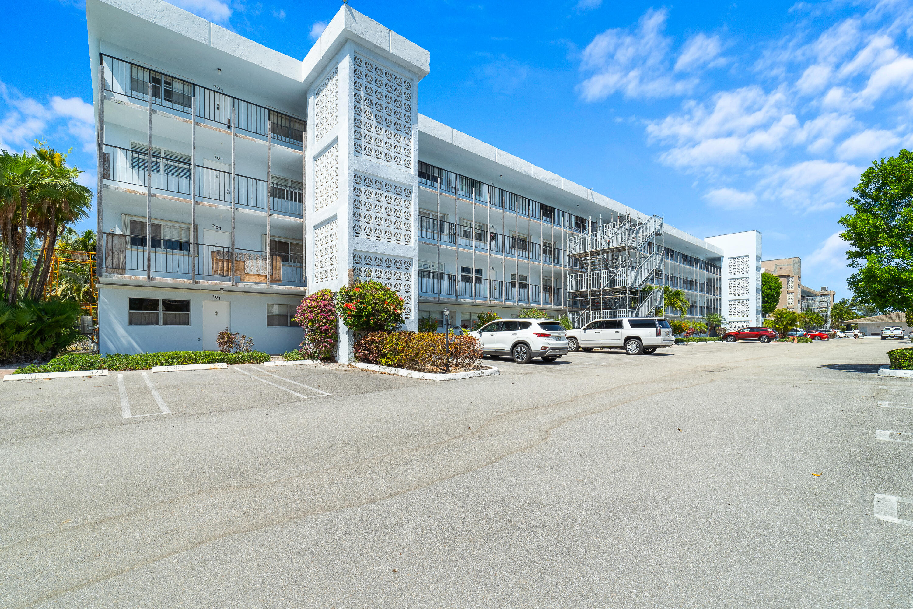 Property for Sale at 2006 S Federal Highway 106, Boynton Beach, Palm Beach County, Florida - Bedrooms: 2 
Bathrooms: 2  - $174,900