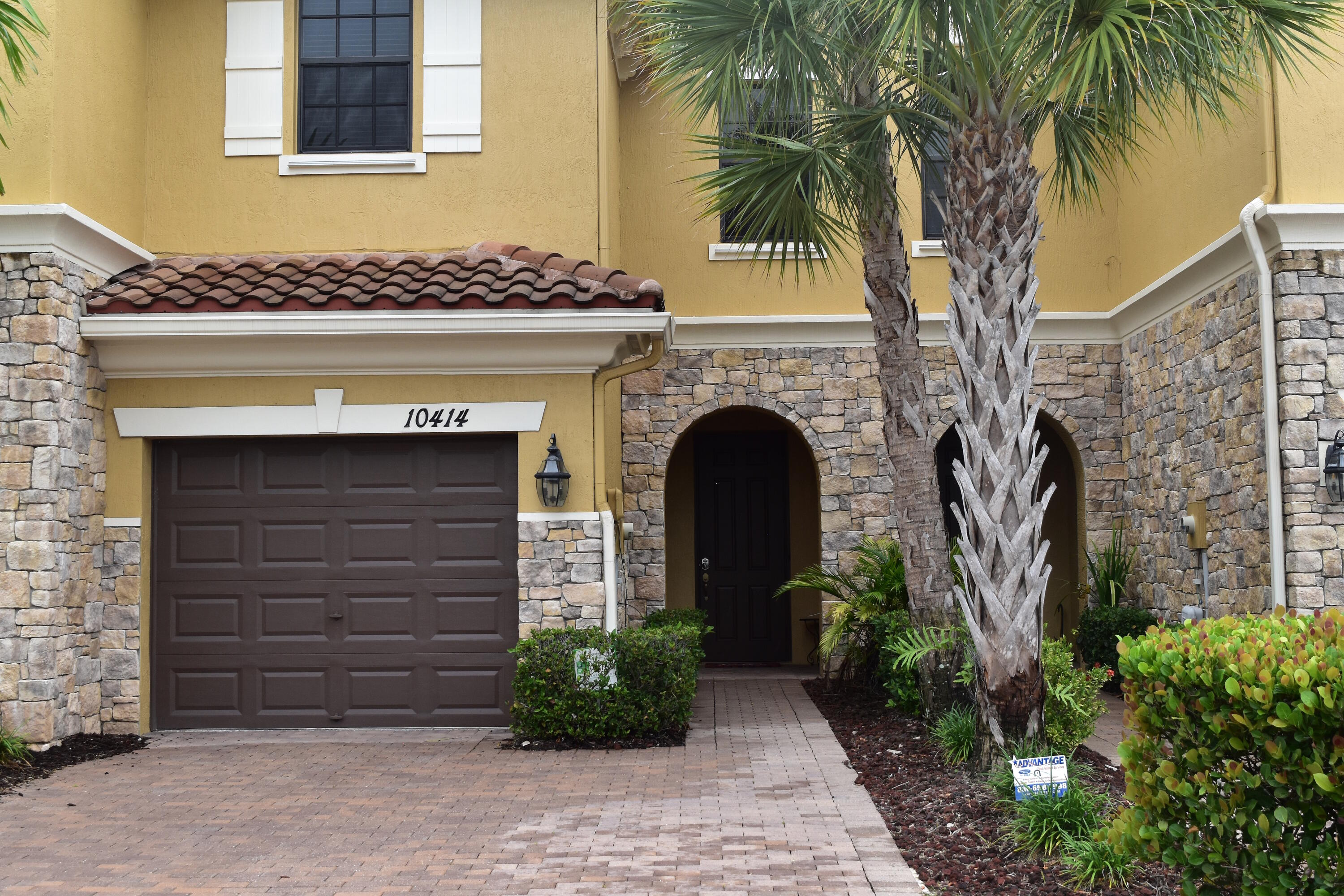 Property for Sale at 10414 Wellington Parc Drive, Wellington, Palm Beach County, Florida - Bedrooms: 3 
Bathrooms: 2.5  - $479,900