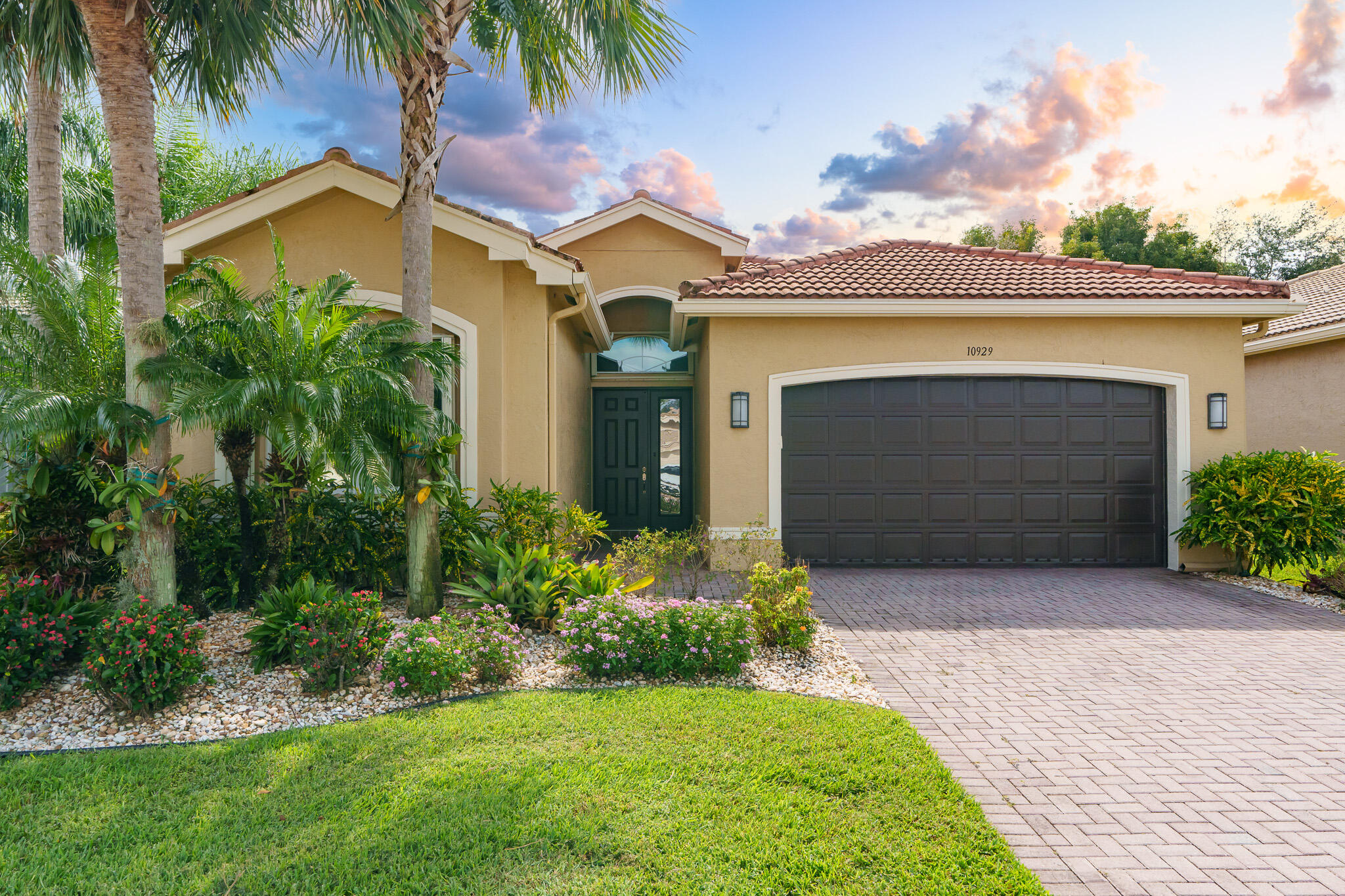 10929 Carmelcove Circle, Boynton Beach, Palm Beach County, Florida - 3 Bedrooms  
2.5 Bathrooms - 