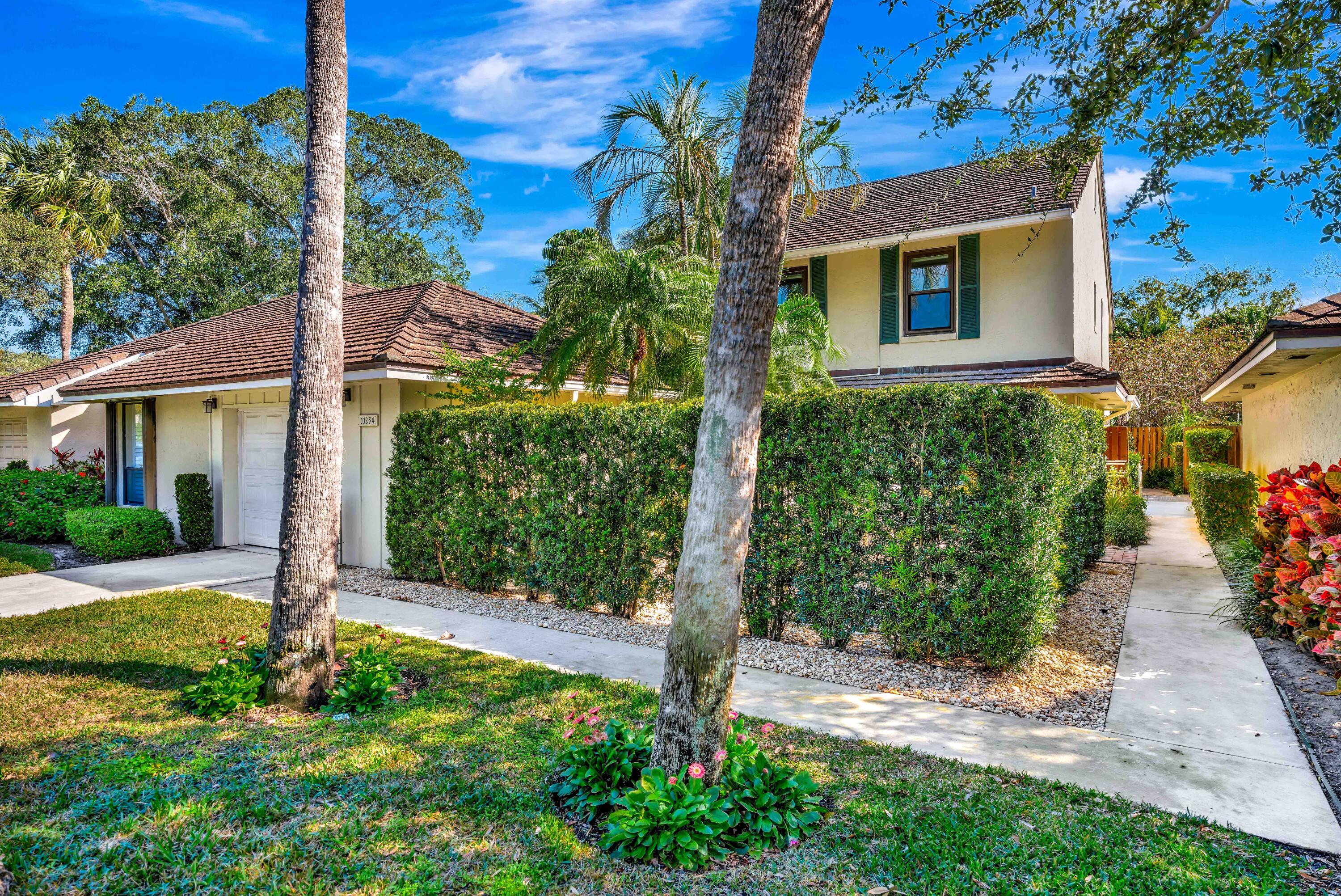 11254 Twelve Oaks Way, North Palm Beach, Miami-Dade County, Florida - 3 Bedrooms  
2.5 Bathrooms - 