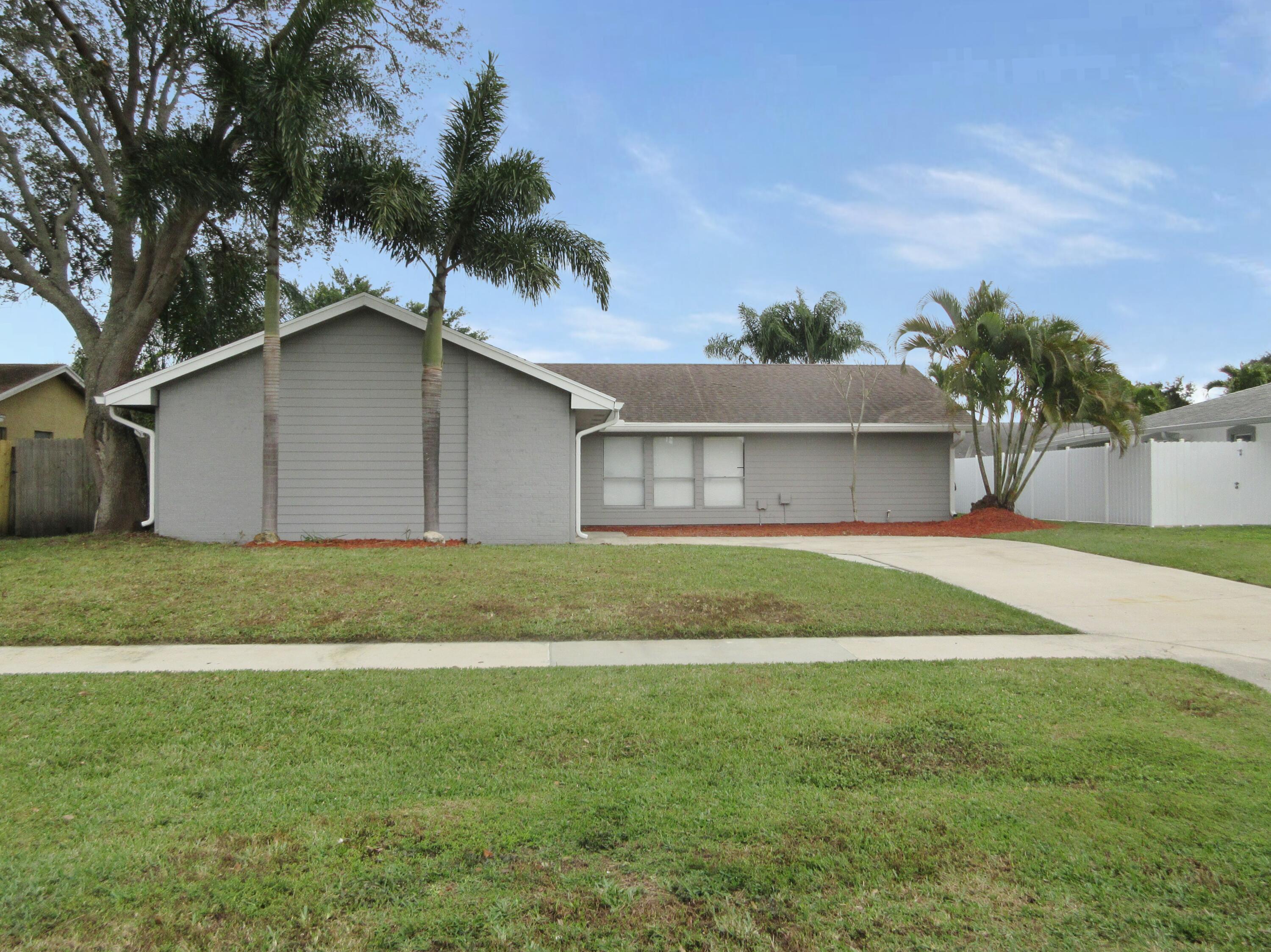 5321 Fox Valley Trail, Lake Worth, Palm Beach County, Florida - 3 Bedrooms  
2 Bathrooms - 