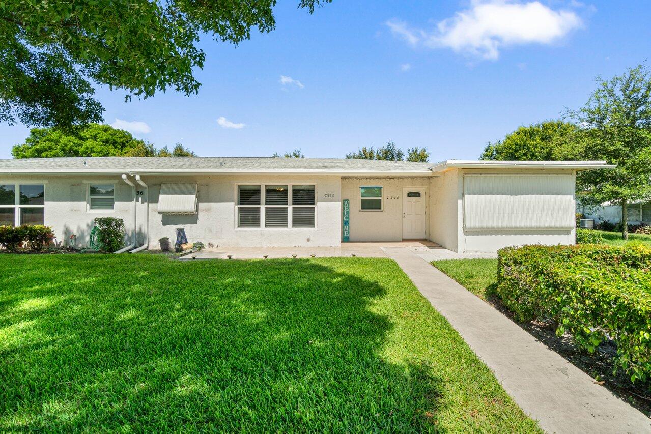 7376 W Oakridge Circle C4320, Lake Worth, Palm Beach County, Florida - 1 Bedrooms  
1.5 Bathrooms - 