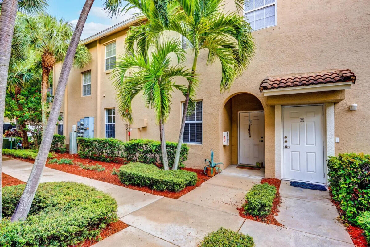 Property for Sale at 113 Lighthouse Circle H, Tequesta, Palm Beach County, Florida - Bedrooms: 3 
Bathrooms: 2  - $405,000