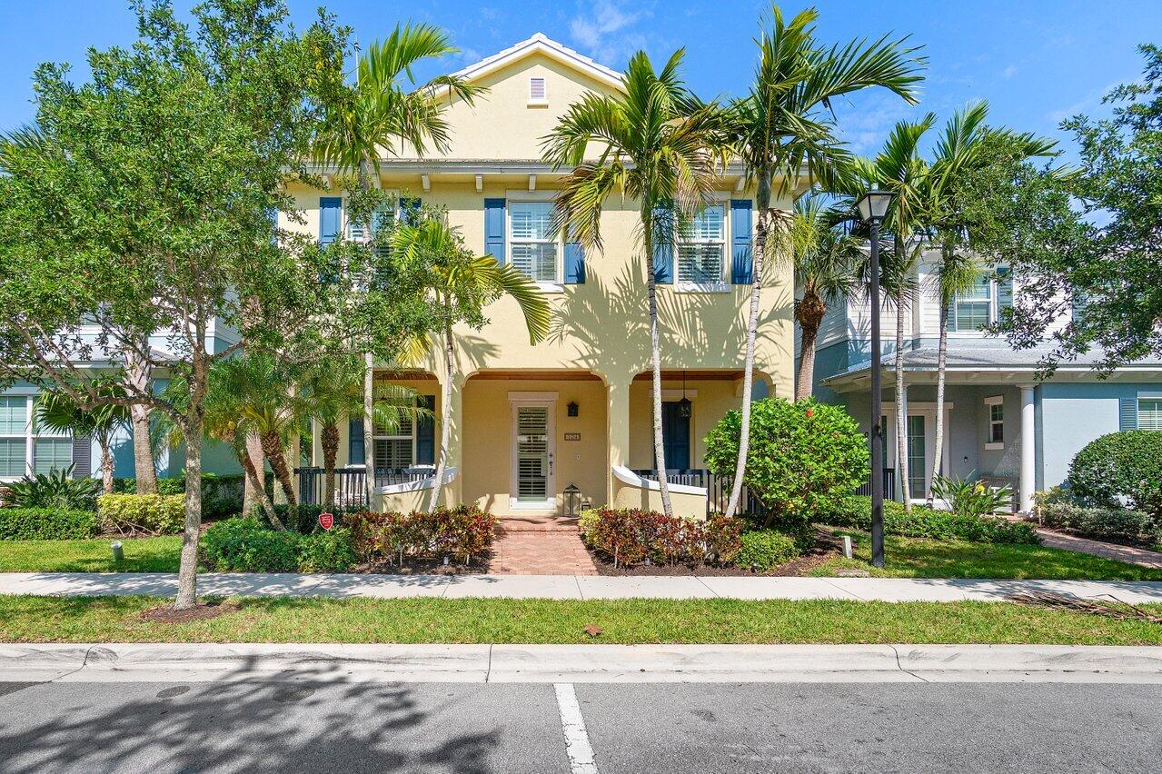 Property for Sale at 124 W Bay Cedar Circle, Jupiter, Palm Beach County, Florida - Bedrooms: 3 
Bathrooms: 2.5  - $899,000