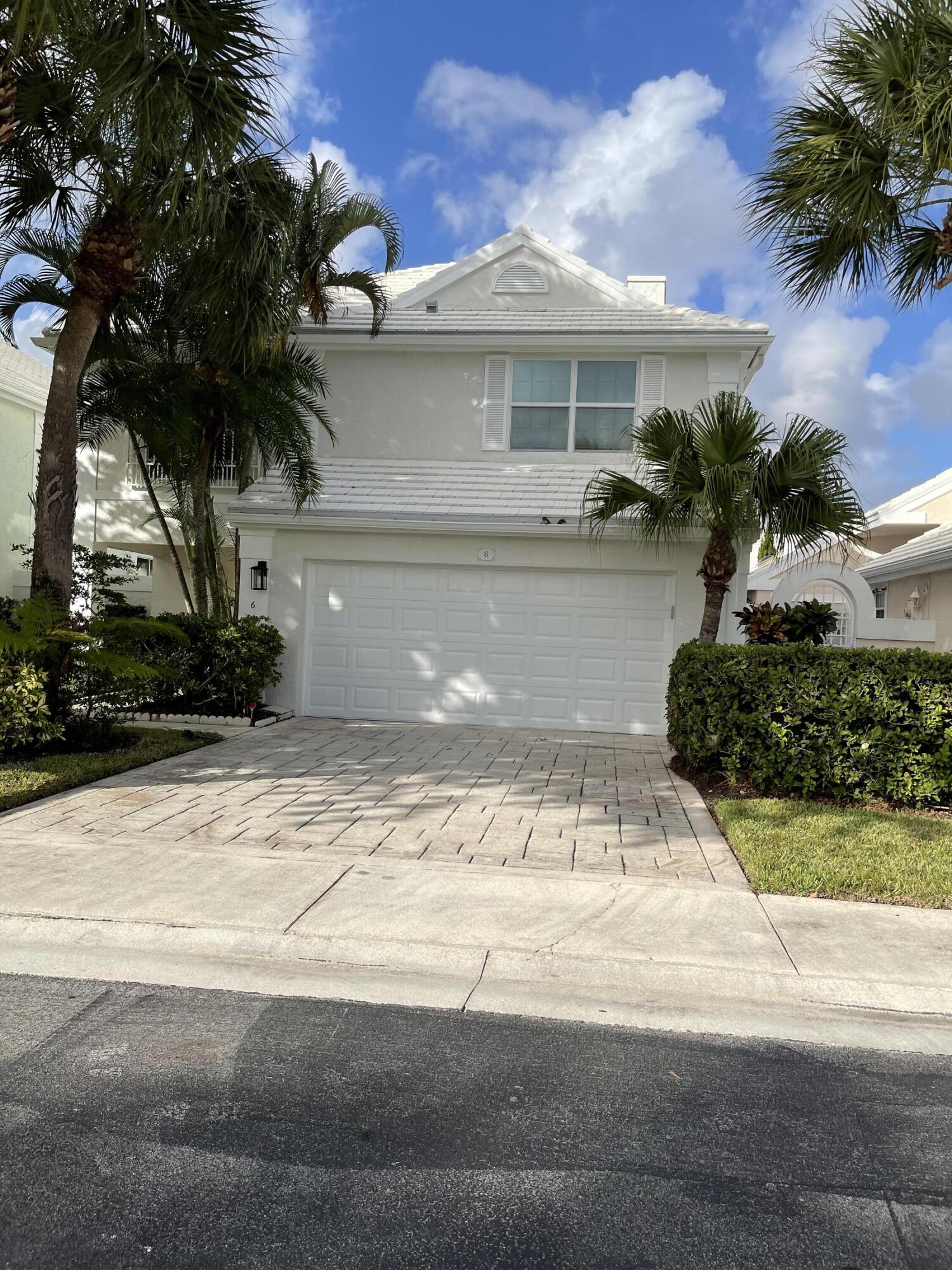 6 Brighton Court, Palm Beach Gardens, Palm Beach County, Florida - 3 Bedrooms  
2.5 Bathrooms - 