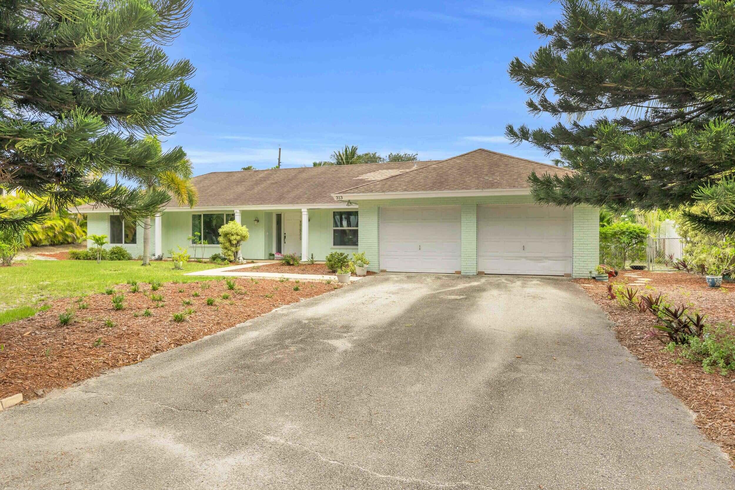 313 Country Club Drive, Tequesta, Palm Beach County, Florida - 5 Bedrooms  
3 Bathrooms - 