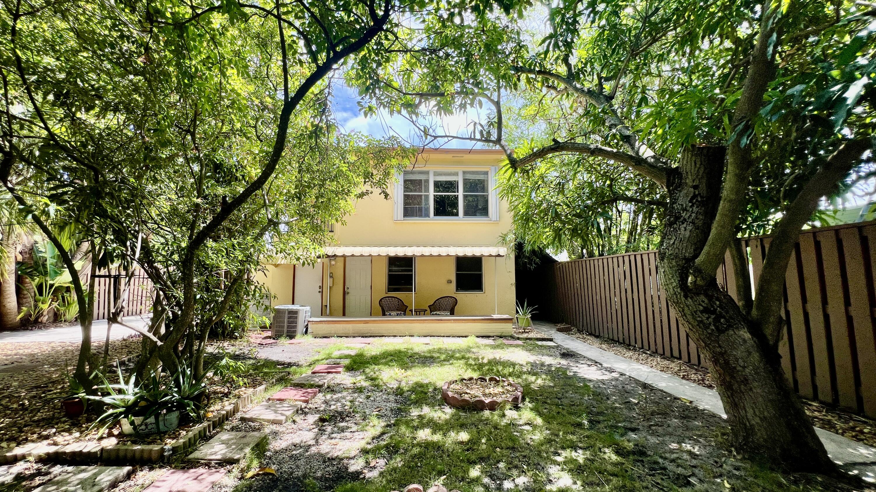 1120 S Federal Highway, Lake Worth, Palm Beach County, Florida - 5 Bedrooms  
2.5 Bathrooms - 