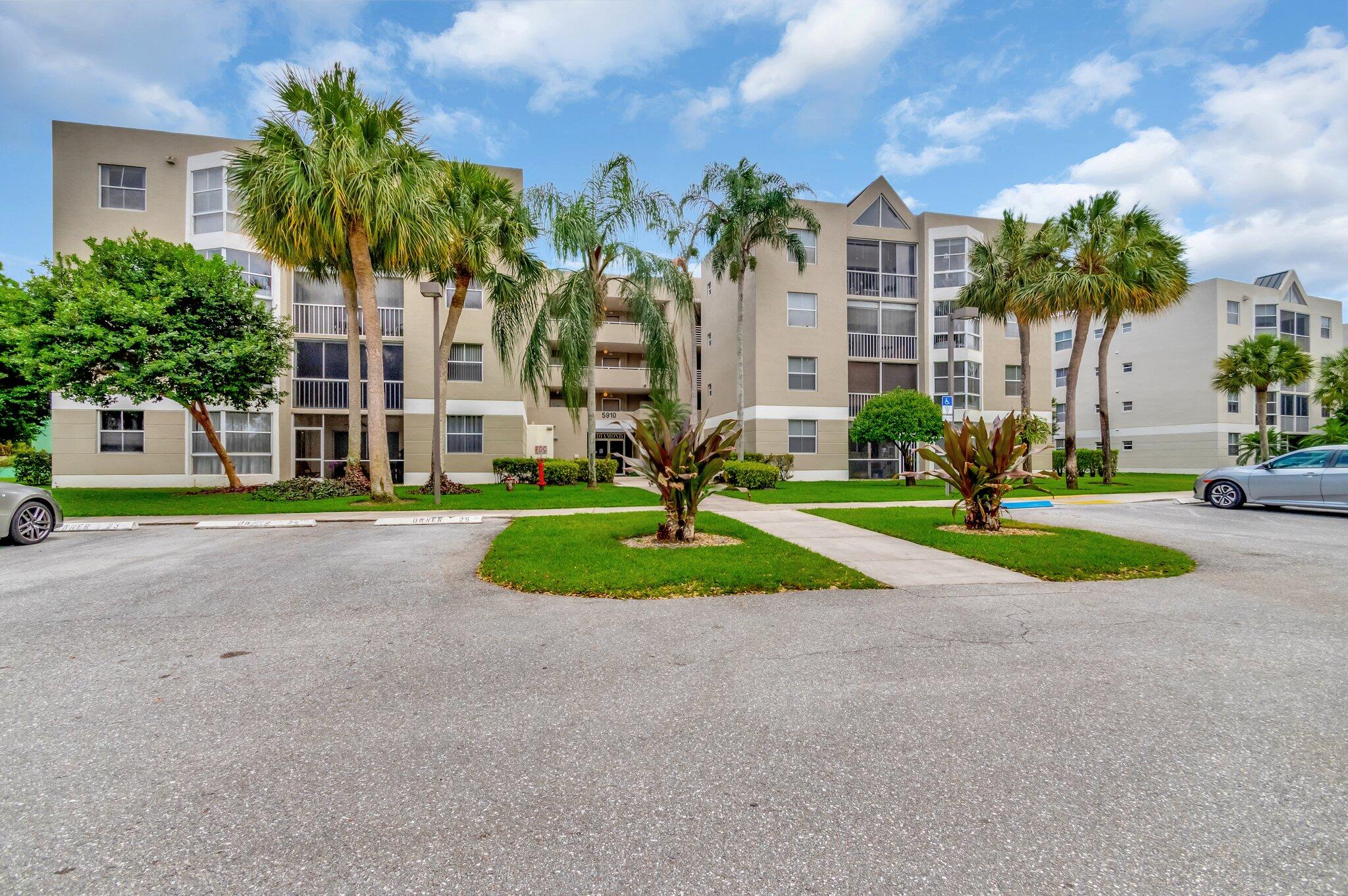 Property for Sale at 5910 Morningstar Circle 401, Delray Beach, Palm Beach County, Florida - Bedrooms: 2 
Bathrooms: 2  - $240,000
