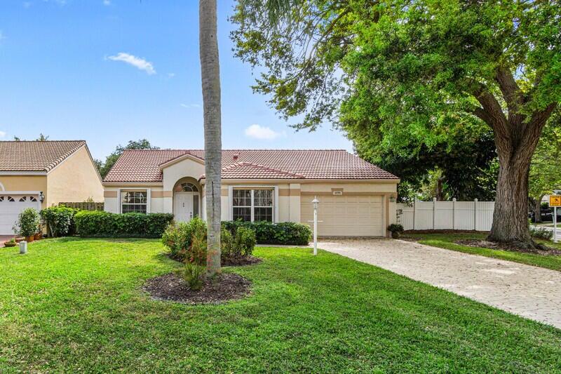 1091 Roble Way, Palm Beach Gardens, Palm Beach County, Florida - 3 Bedrooms  
2 Bathrooms - 