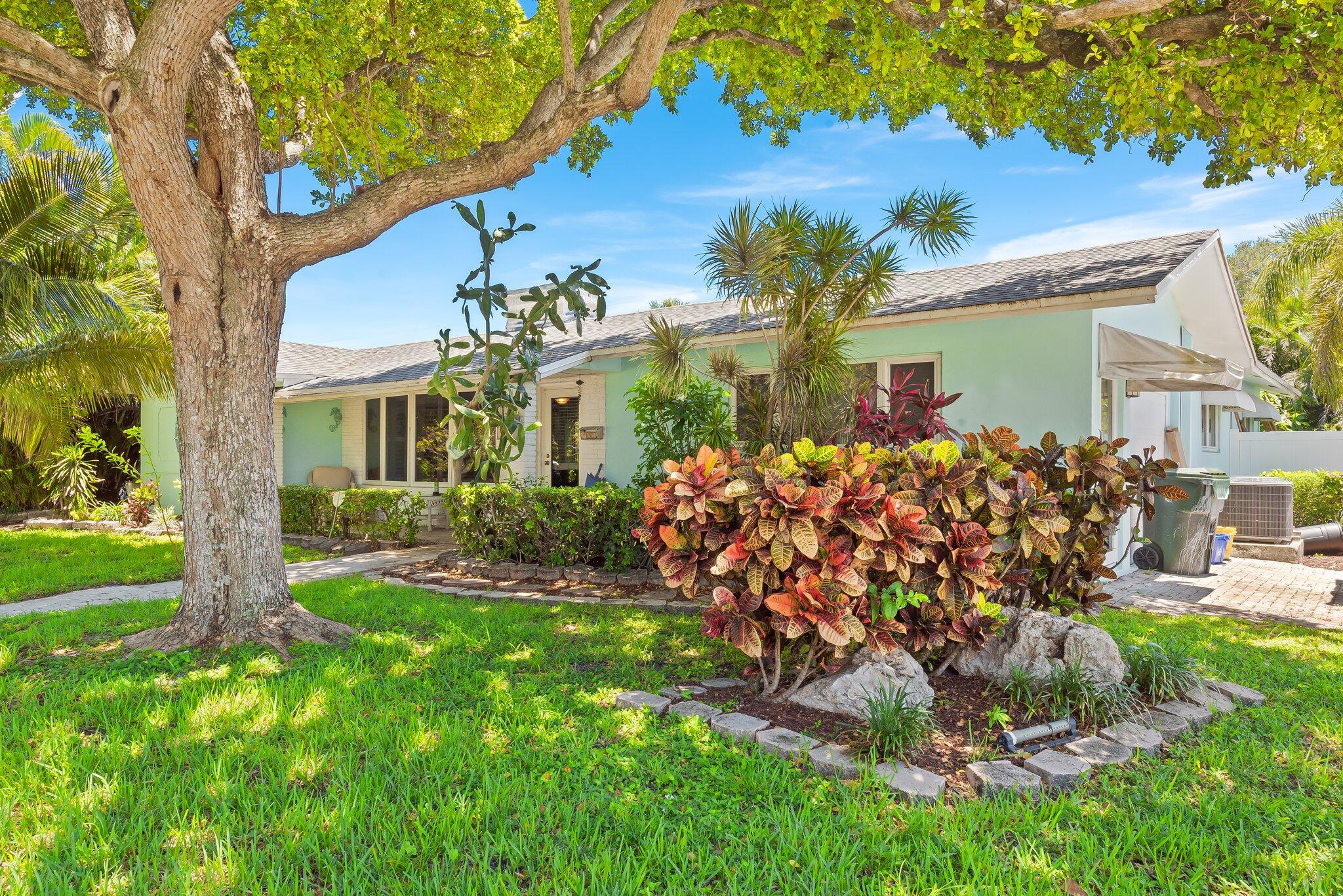 1098 Sw 2nd Street, Boca Raton, Palm Beach County, Florida - 3 Bedrooms  
2 Bathrooms - 