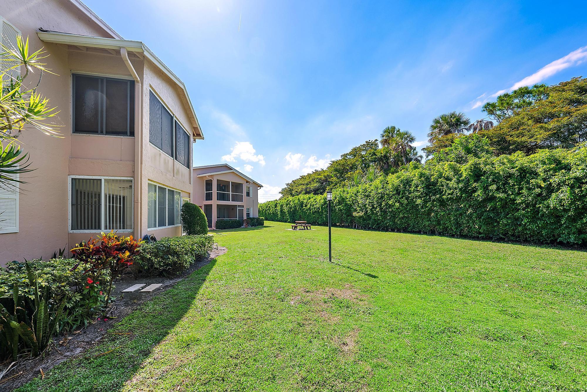 Property for Sale at 12416 Alternate A1a P7, Palm Beach Gardens, Palm Beach County, Florida - Bedrooms: 1 
Bathrooms: 1  - $215,000