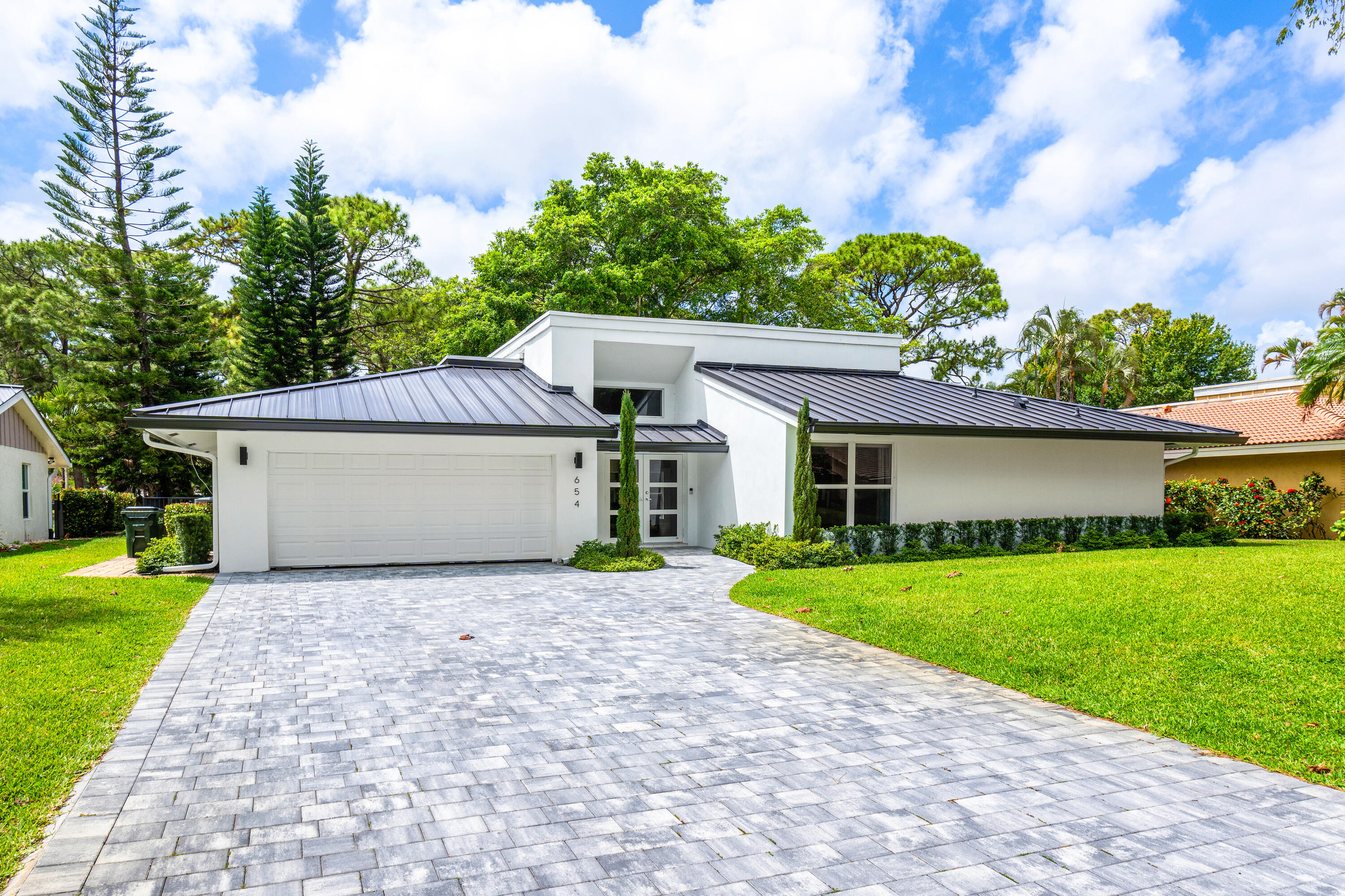 654 Lakewoode Circle, Delray Beach, Palm Beach County, Florida - 3 Bedrooms  
3 Bathrooms - 