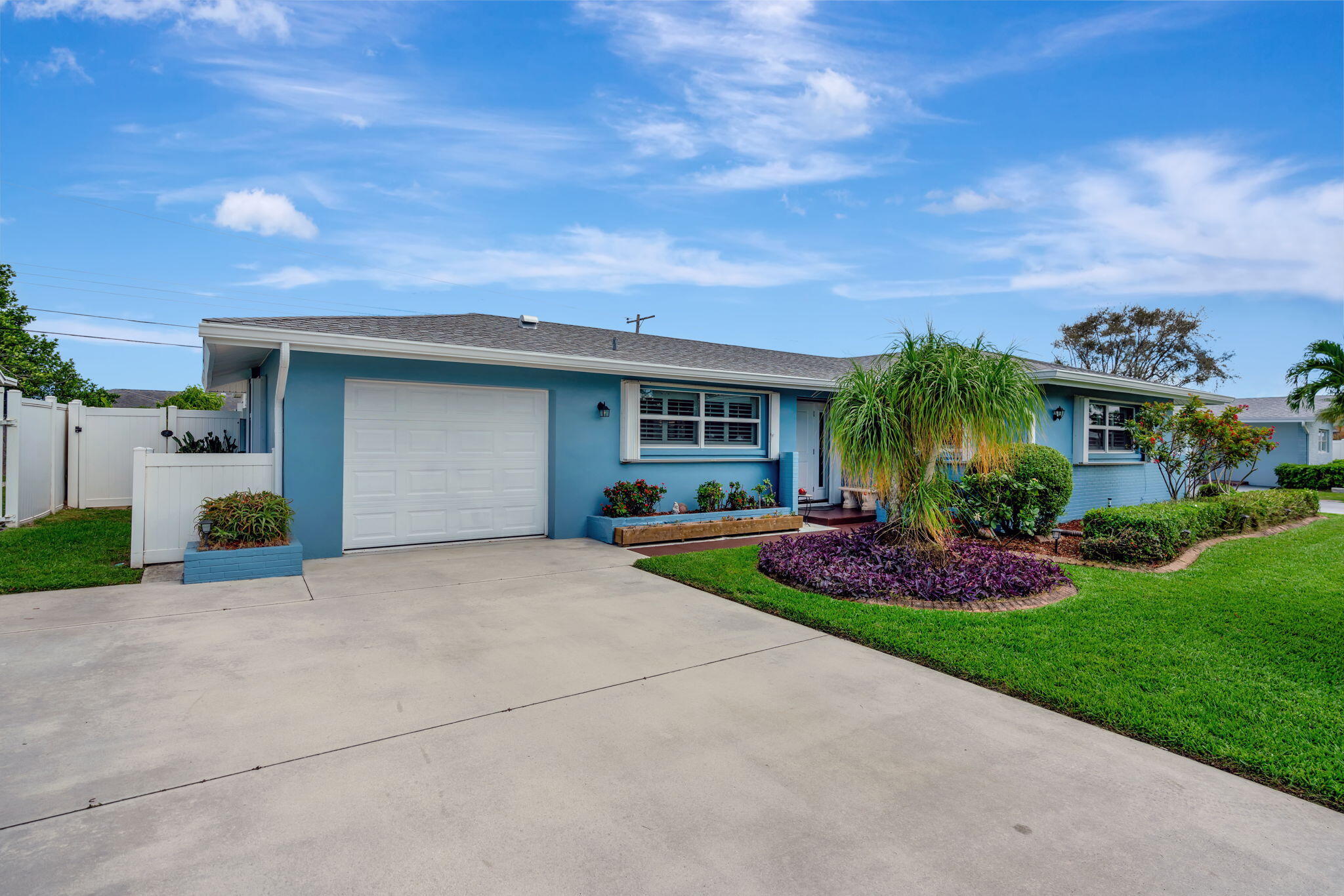 Property for Sale at 9914 Dahlia Avenue, Palm Beach Gardens, Palm Beach County, Florida - Bedrooms: 2 
Bathrooms: 2  - $525,000