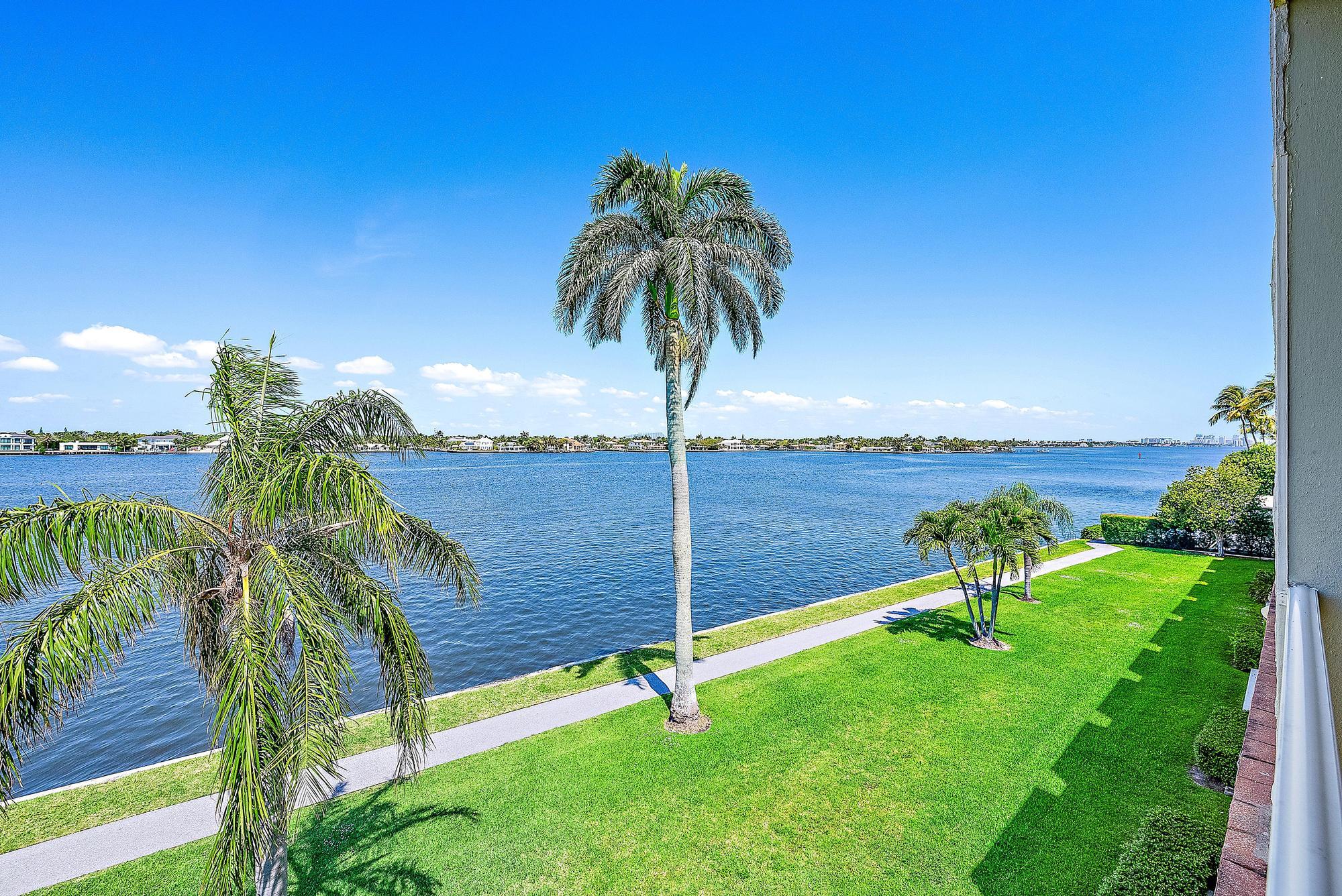 Property for Sale at 2160 Ibis Isle Road 9, Palm Beach, Palm Beach County, Florida - Bedrooms: 4 
Bathrooms: 2.5  - $2,595,000
