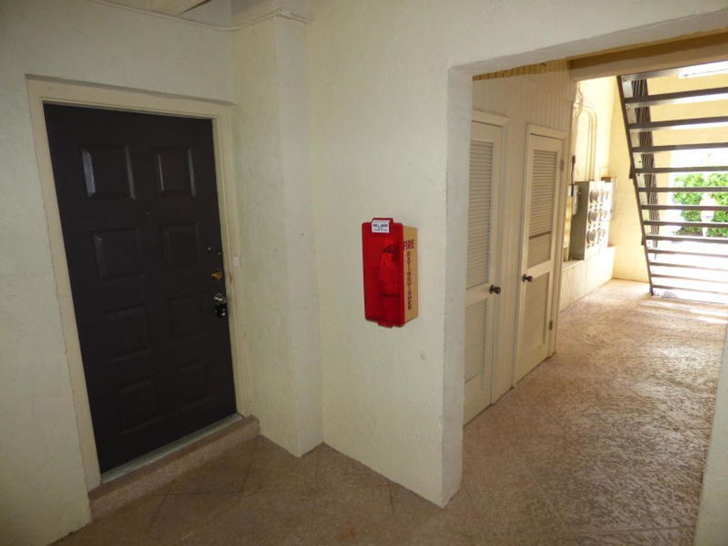 Photo of 150 Pineview Road #E3, Jupiter, FL 33469 (MLS # RX-11075613)