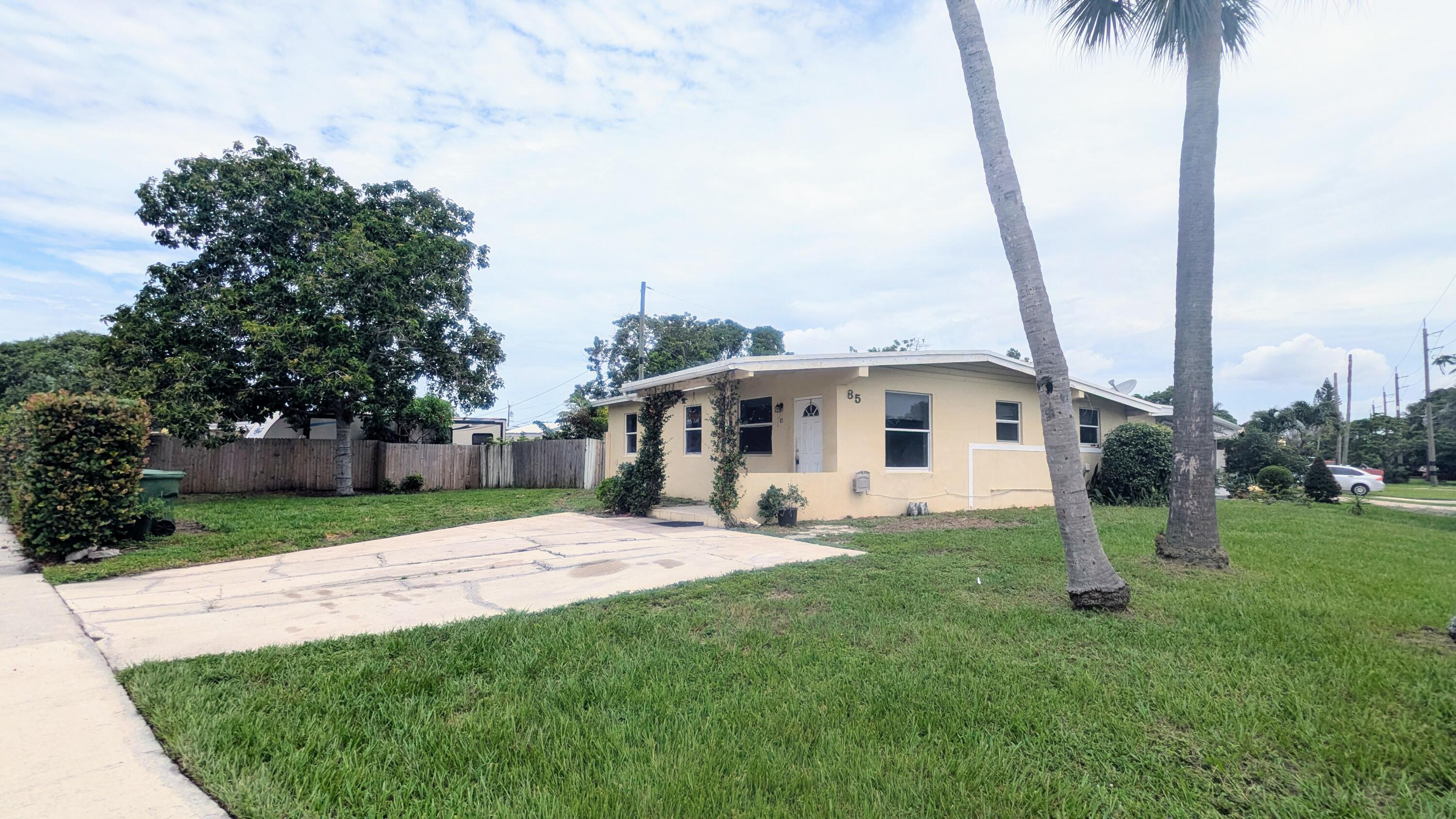 85 Morgans Way, Palm Springs, Miami-Dade County, Florida - 3 Bedrooms  
1 Bathrooms - 