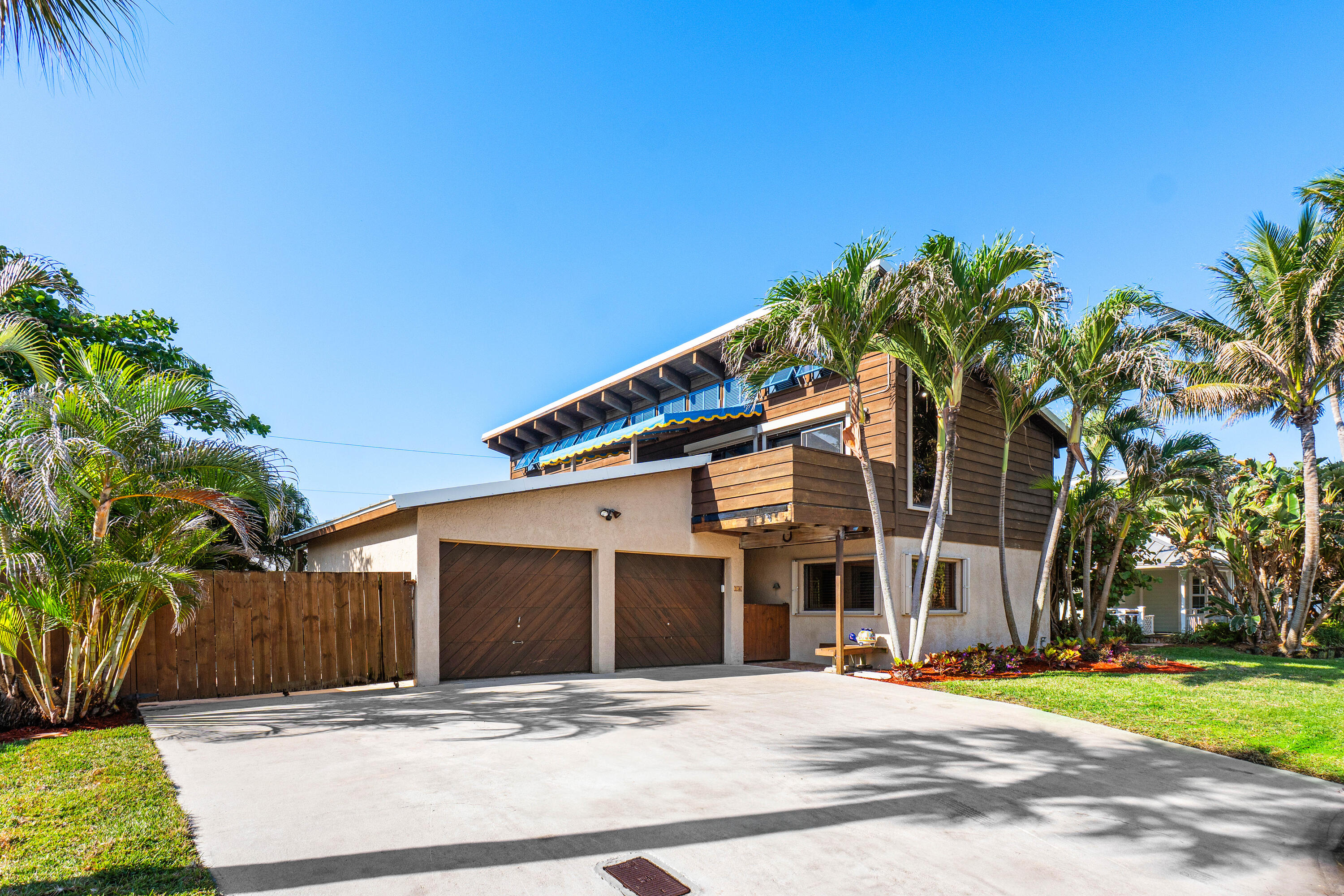 14 Sailfish Lane, Ocean Ridge, Palm Beach County, Florida - 2 Bedrooms  
2.5 Bathrooms - 