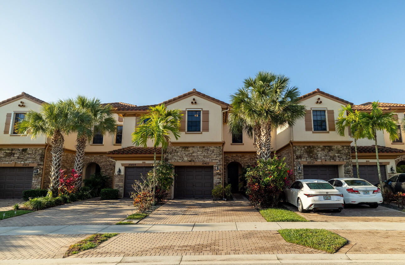 10403 Wellington Parc Drive, Wellington, Palm Beach County, Florida - 3 Bedrooms  
2.5 Bathrooms - 