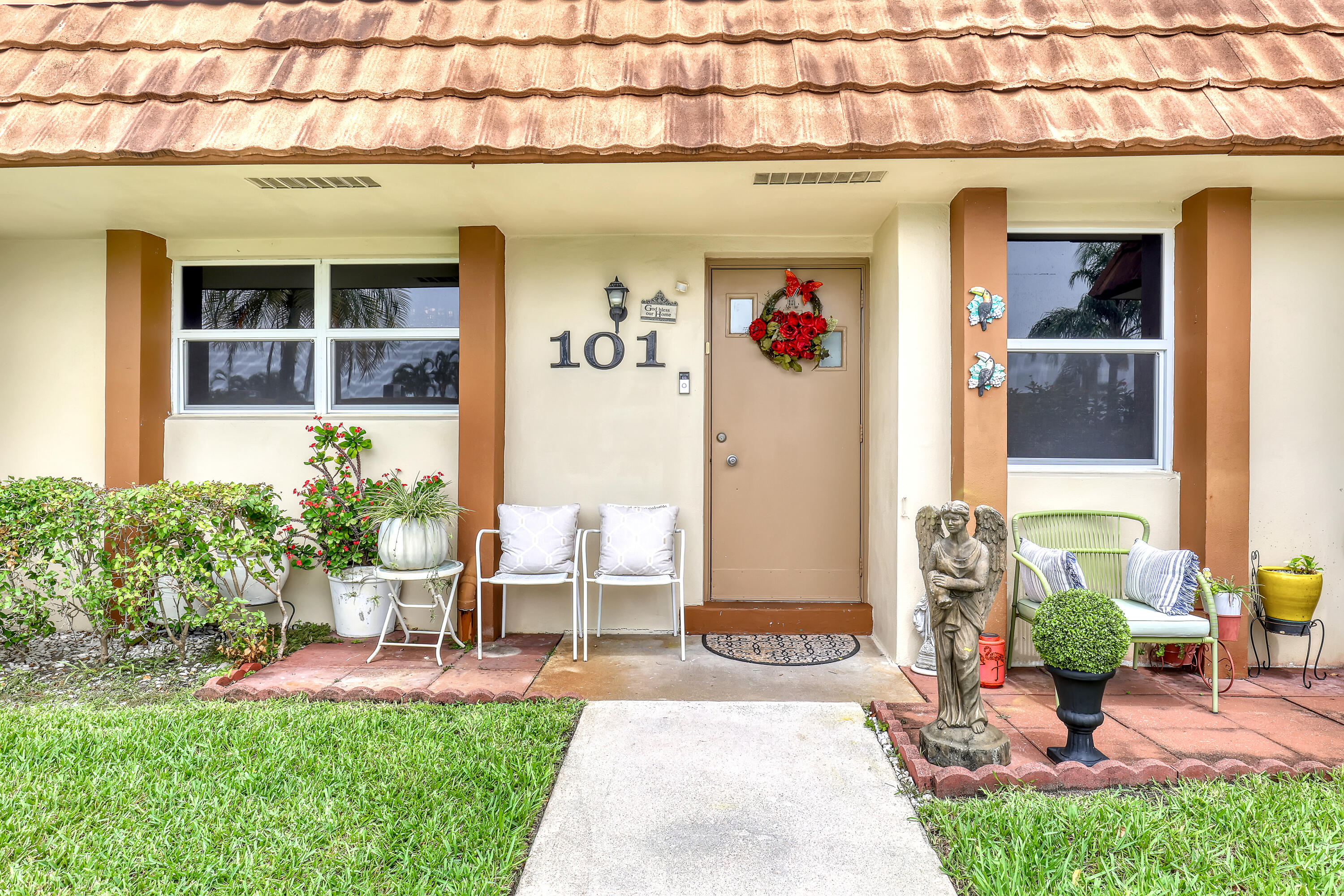 5780 W Fernley Drive 101, West Palm Beach, Palm Beach County, Florida - 2 Bedrooms  
2 Bathrooms - 