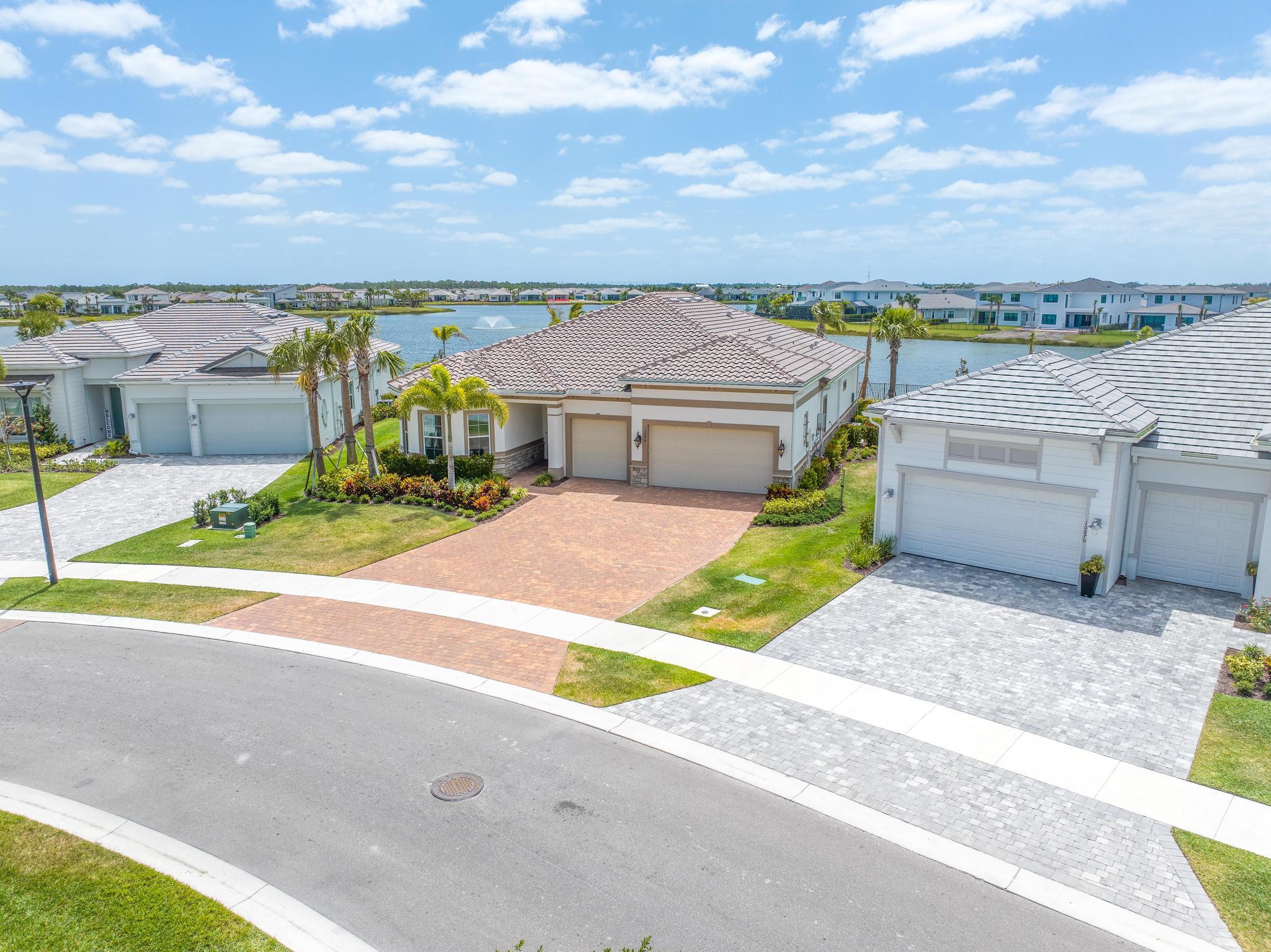 10874 Stellar Circle, Palm Beach Gardens, Palm Beach County, Florida - 3 Bedrooms  
3.5 Bathrooms - 
