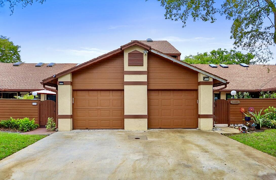 3696 Timberline Drive, West Palm Beach, Palm Beach County, Florida - 3 Bedrooms  
2.5 Bathrooms - 