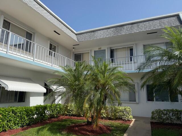 2880 Lake Osborne Drive 204, Lake Worth Beach, Palm Beach County, Florida - 1 Bedrooms  
1 Bathrooms - 