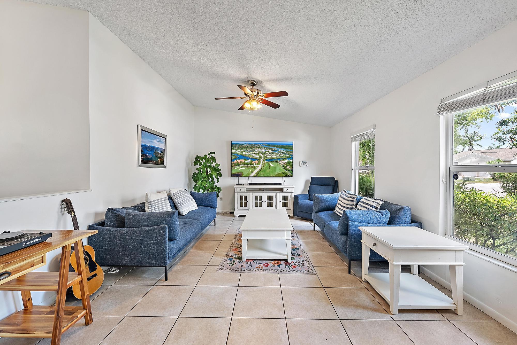 7894 S Blairwood Circle, Lake Worth, Palm Beach County, Florida - 3 Bedrooms  
2 Bathrooms - 