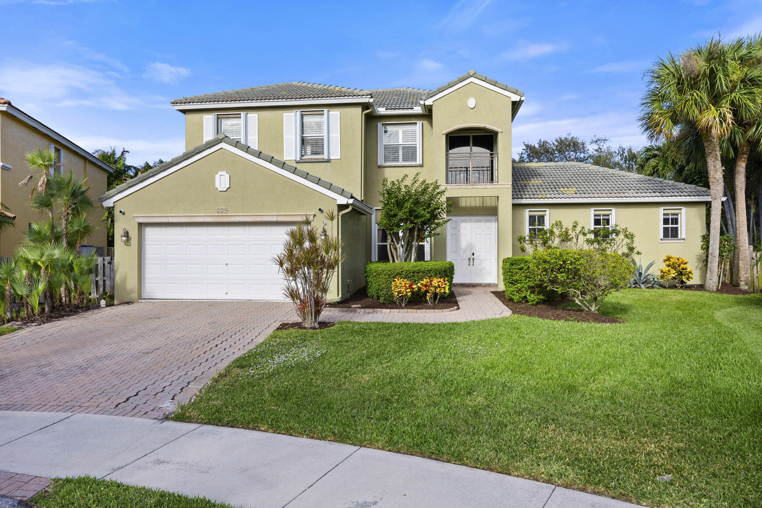 129 Magnolia Way, Tequesta, Palm Beach County, Florida - 4 Bedrooms  
3.5 Bathrooms - 