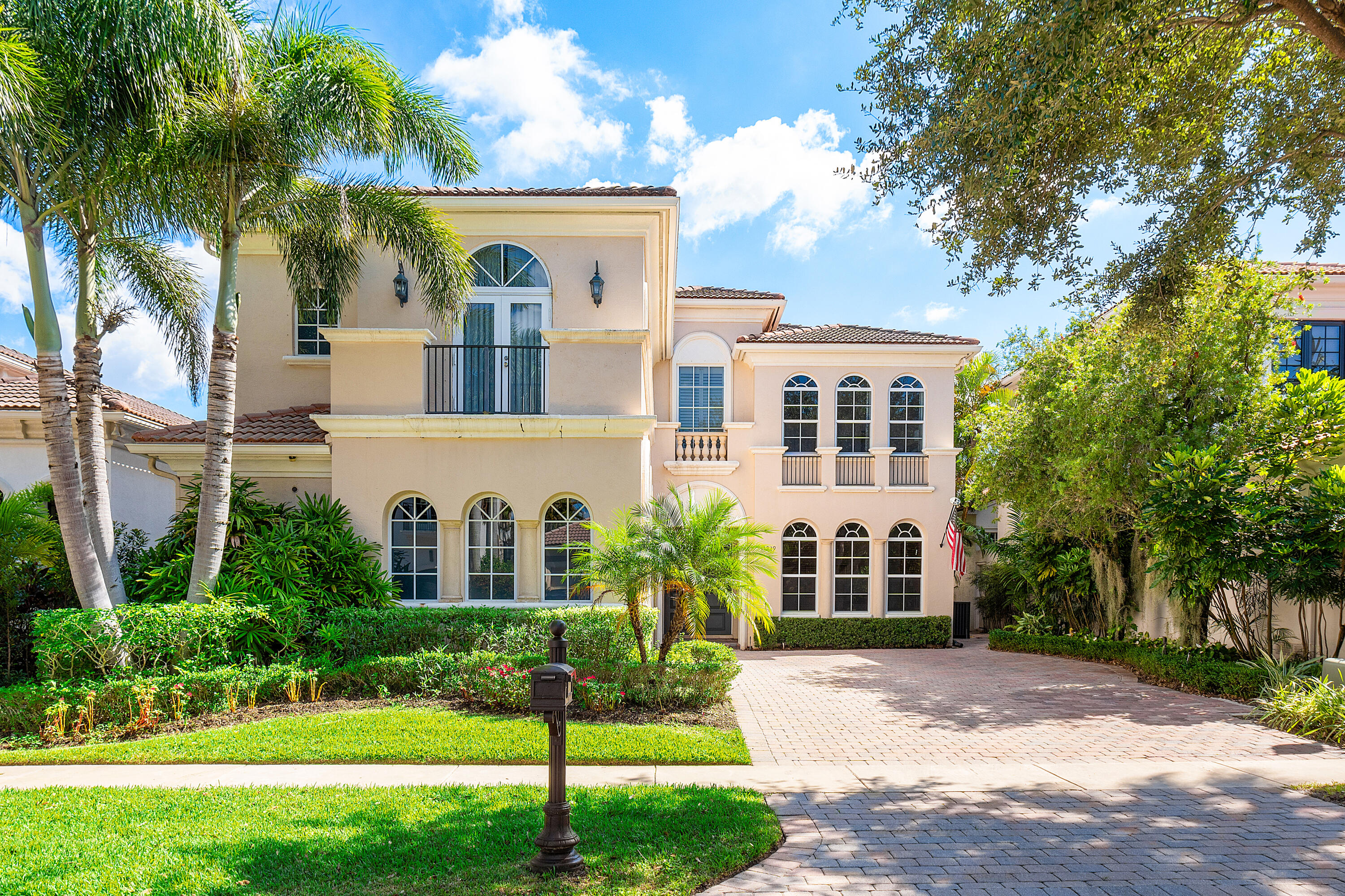 17929 Villa Club Way, Boca Raton, Palm Beach County, Florida - 4 Bedrooms  
3.5 Bathrooms - 