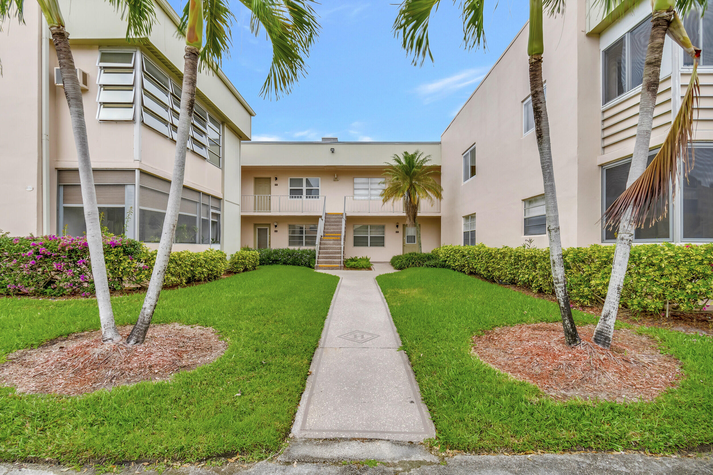 376 Capri H, Delray Beach, Palm Beach County, Florida - 1 Bedrooms  
1.5 Bathrooms - 