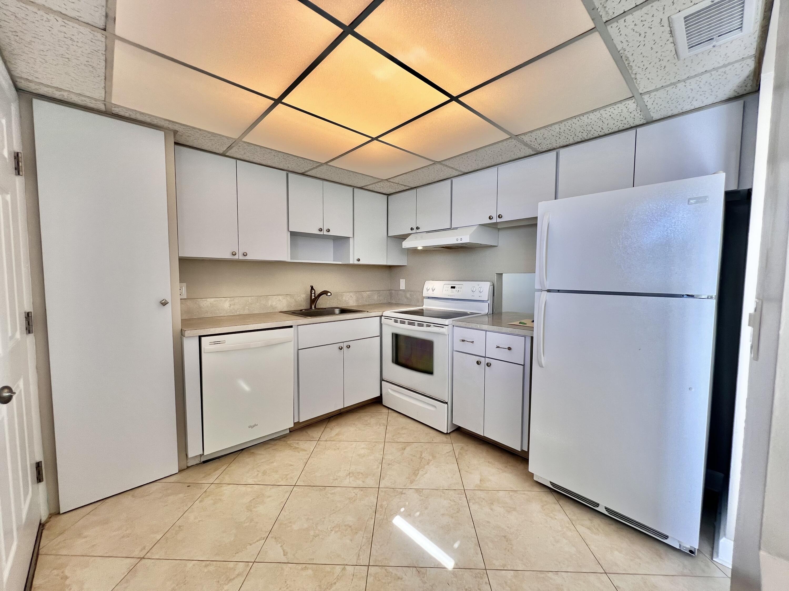Property for Sale at 4500 N Flagler Drive C6, West Palm Beach, Palm Beach County, Florida - Bedrooms: 2 
Bathrooms: 1.5  - $255,000