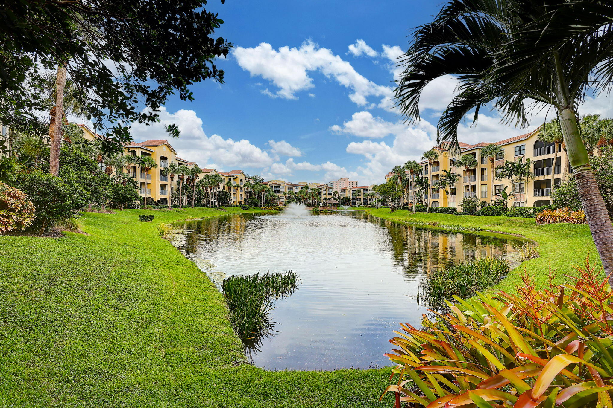 200 Uno Lago Drive 102, Juno Beach, Palm Beach County, Florida - 2 Bedrooms  
2 Bathrooms - 