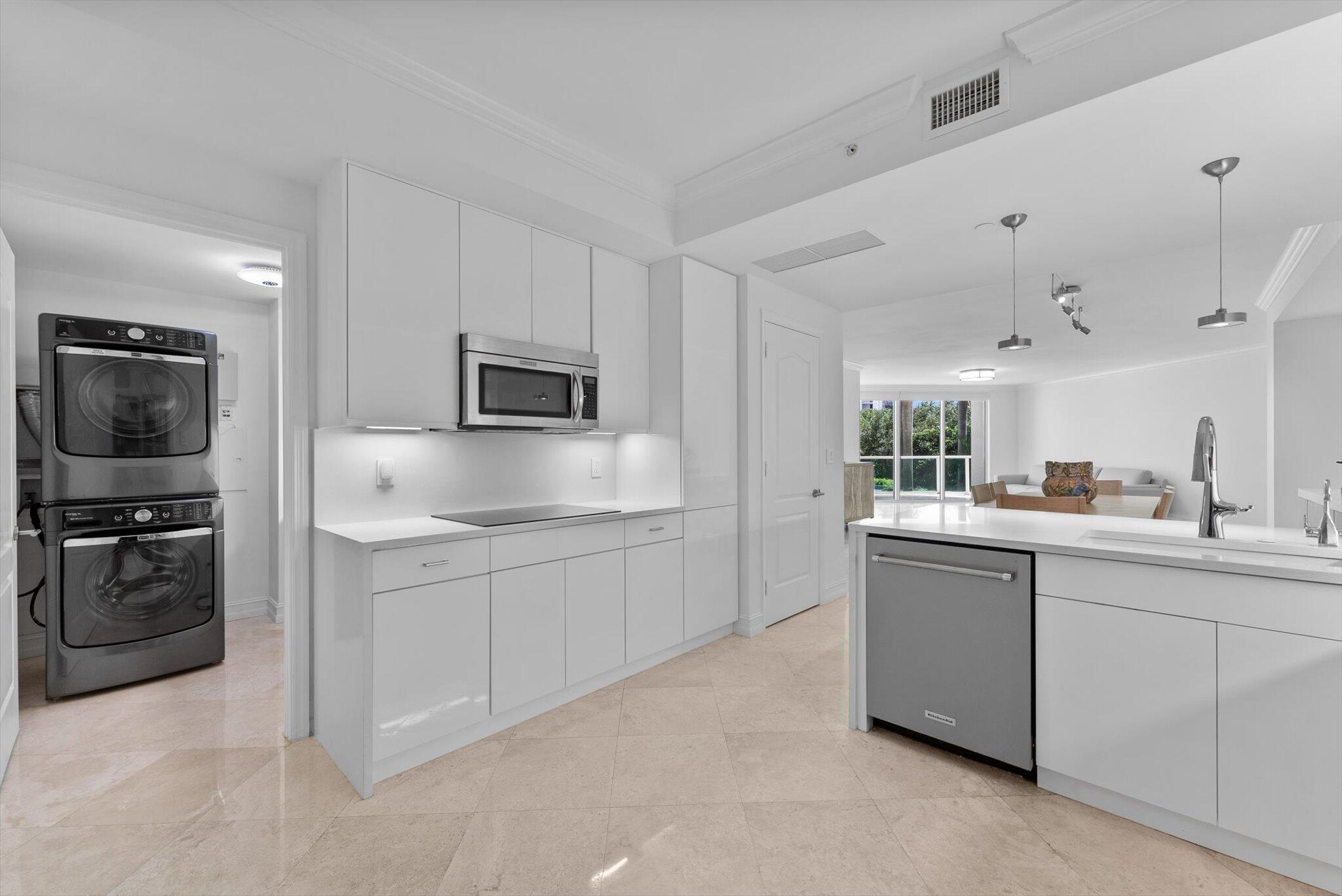 Property for Sale at 550 Se Mizner Boulevard B206, Boca Raton, Palm Beach County, Florida - Bedrooms: 1 
Bathrooms: 1.5  - $1,075,000
