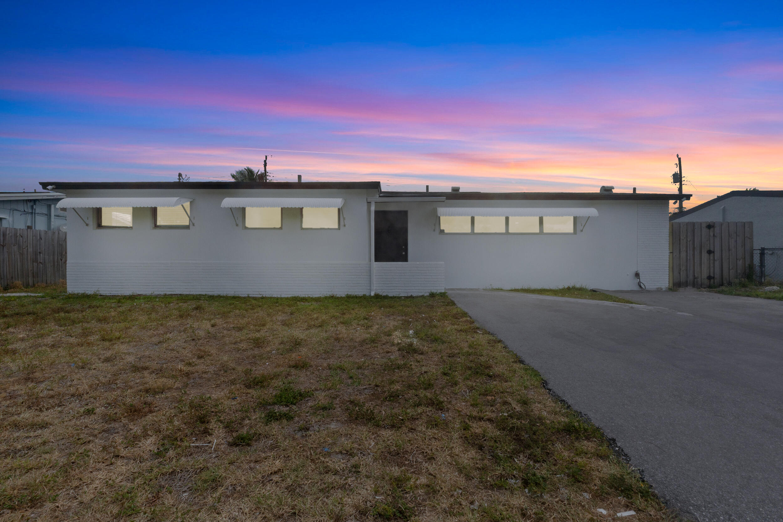 Property for Sale at 5720 Parke Avenue, West Palm Beach, Palm Beach County, Florida - Bedrooms: 3 
Bathrooms: 2  - $475,000