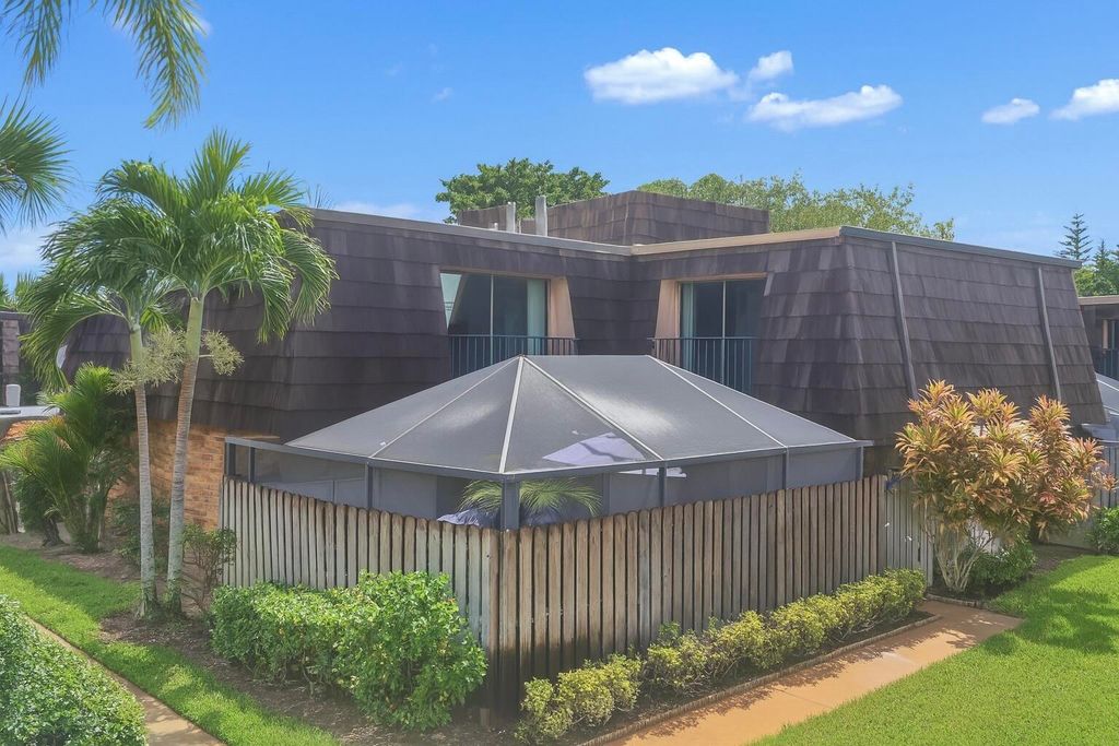 Photo of 465 E Waverly Place #8b, Vero Beach, FL 32960 (MLS # RX-11124784)