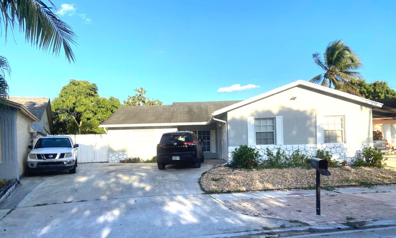 Property for Sale at 5830 Lincoln Circle, Lake Worth, Palm Beach County, Florida - Bedrooms: 4 
Bathrooms: 2  - $479,900