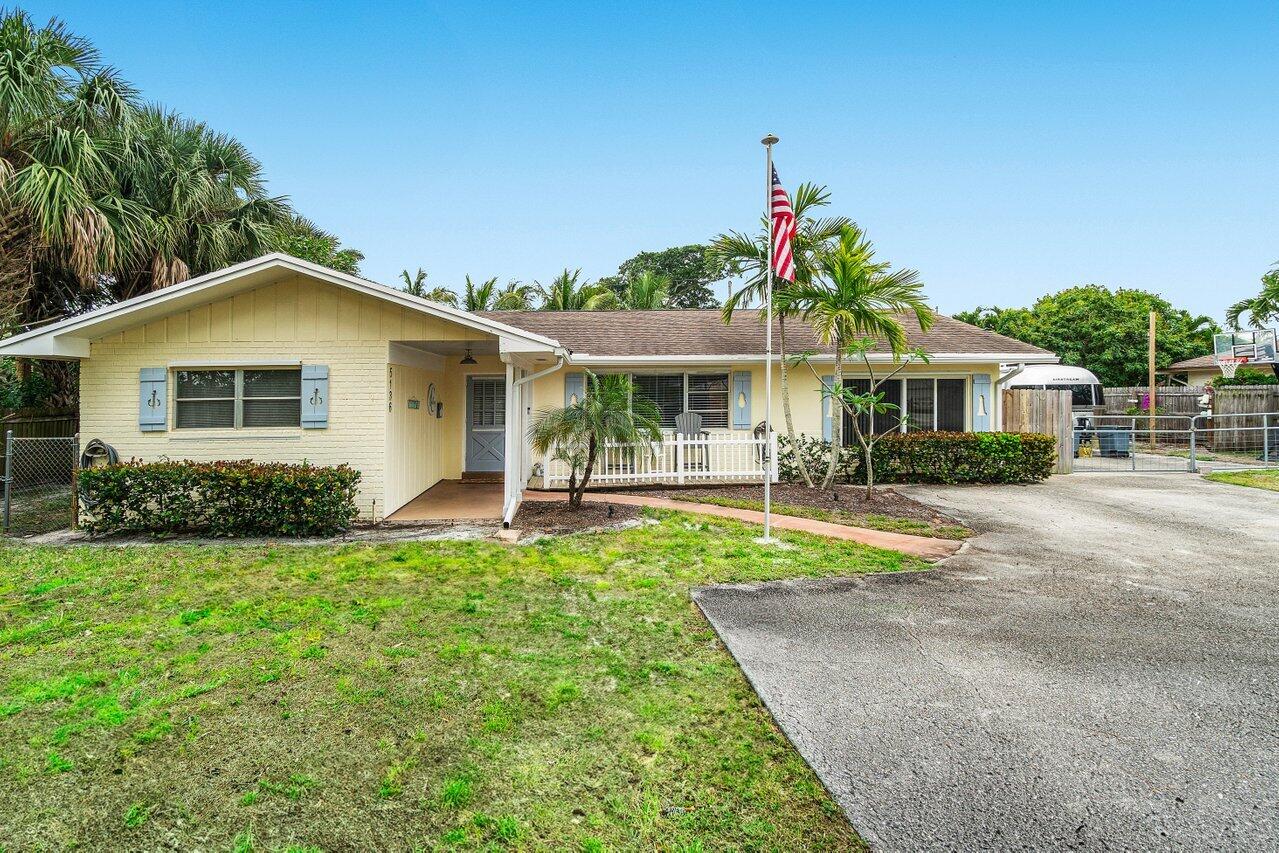 5136 Laird Lane, Jupiter, Palm Beach County, Florida - 3 Bedrooms  
3.5 Bathrooms - 