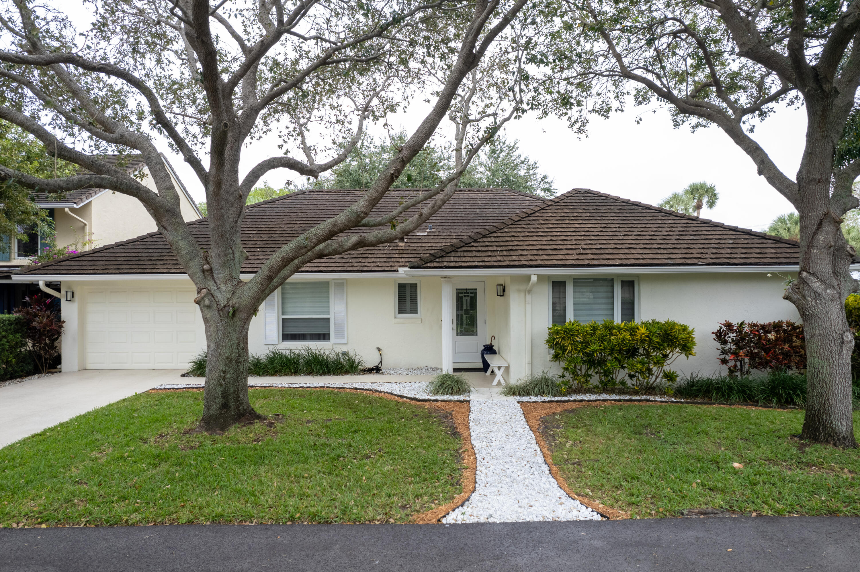 Property for Sale at 11473 Riverwood Place, North Palm Beach, Miami-Dade County, Florida - Bedrooms: 2 
Bathrooms: 2  - $799,900