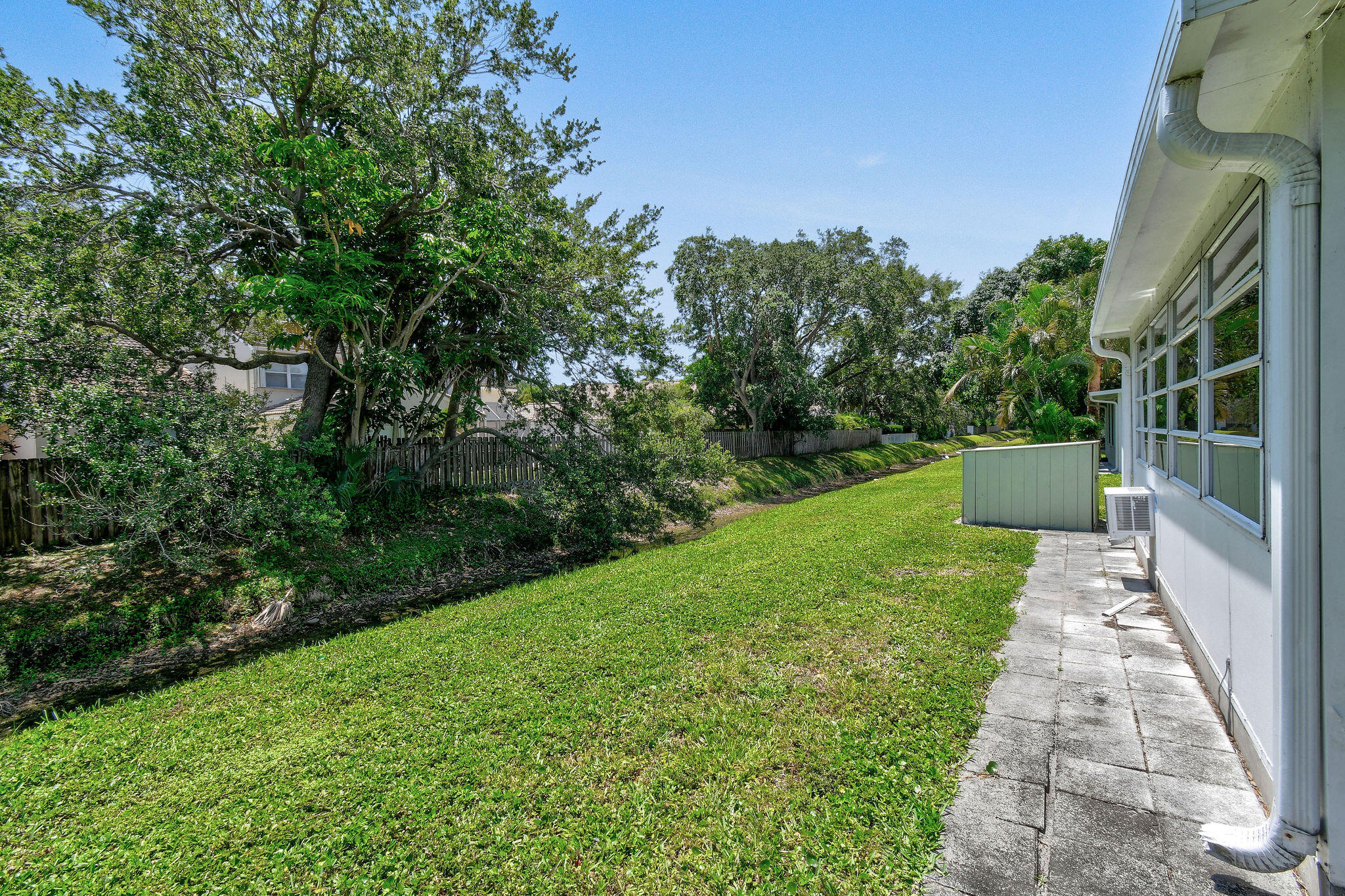 Property for Sale at 10128 Meridian Way 4, Palm Beach Gardens, Palm Beach County, Florida - Bedrooms: 1 
Bathrooms: 1  - $120,000