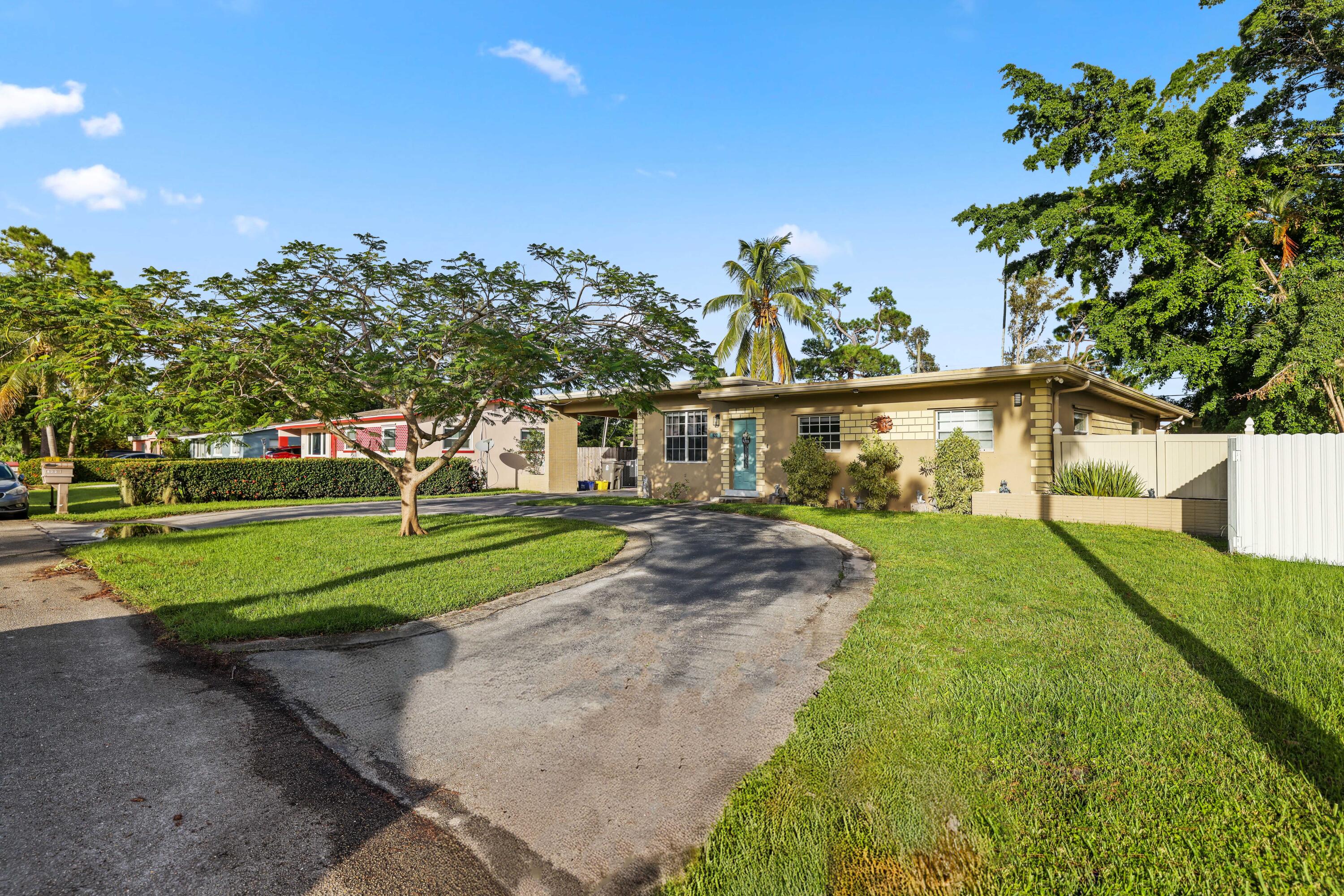 Property for Sale at 822 Burch Drive, West Palm Beach, Palm Beach County, Florida - Bedrooms: 3 
Bathrooms: 2  - $545,000